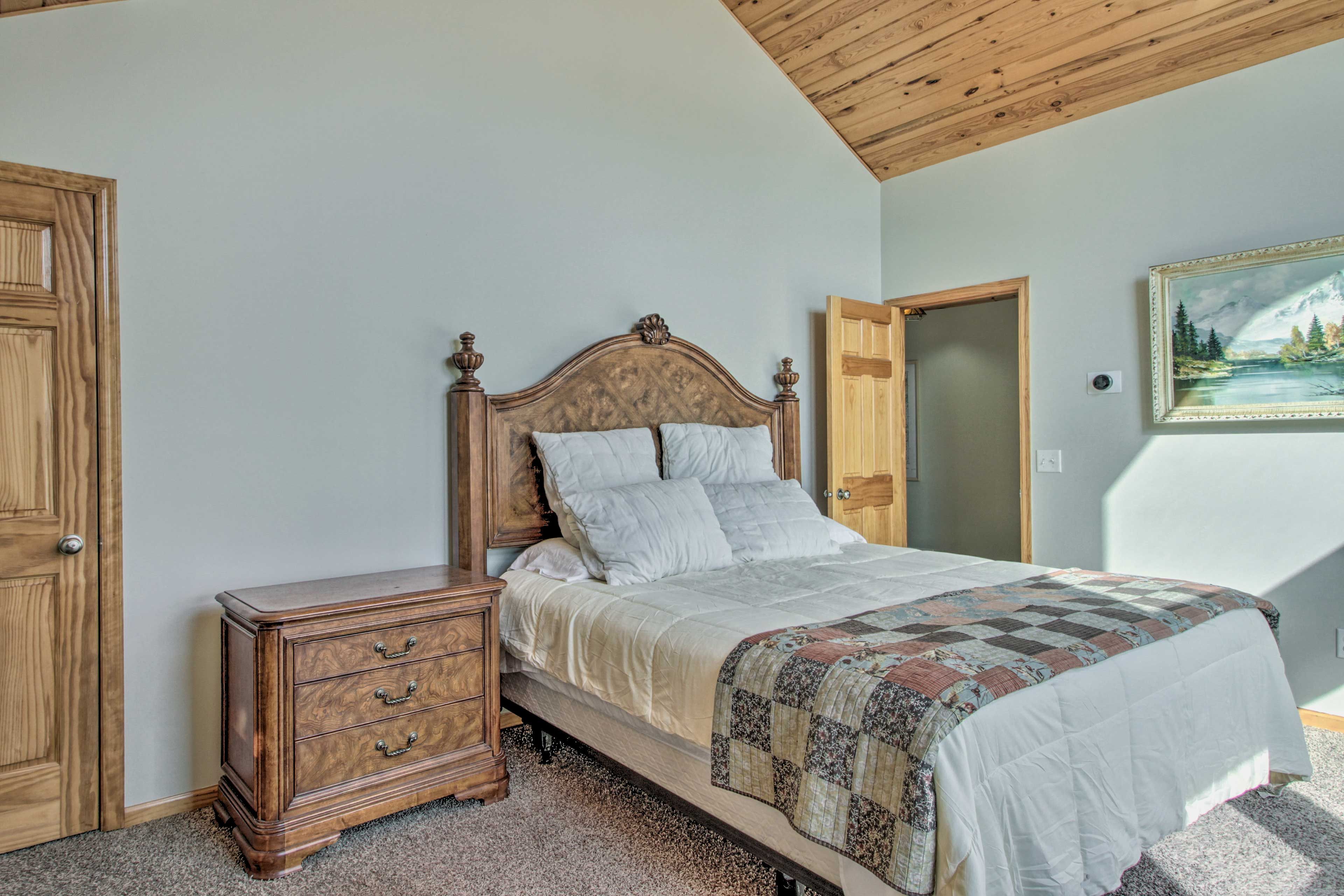 Bedroom 1 | California King Bed | Linens & Towels | Smart TV