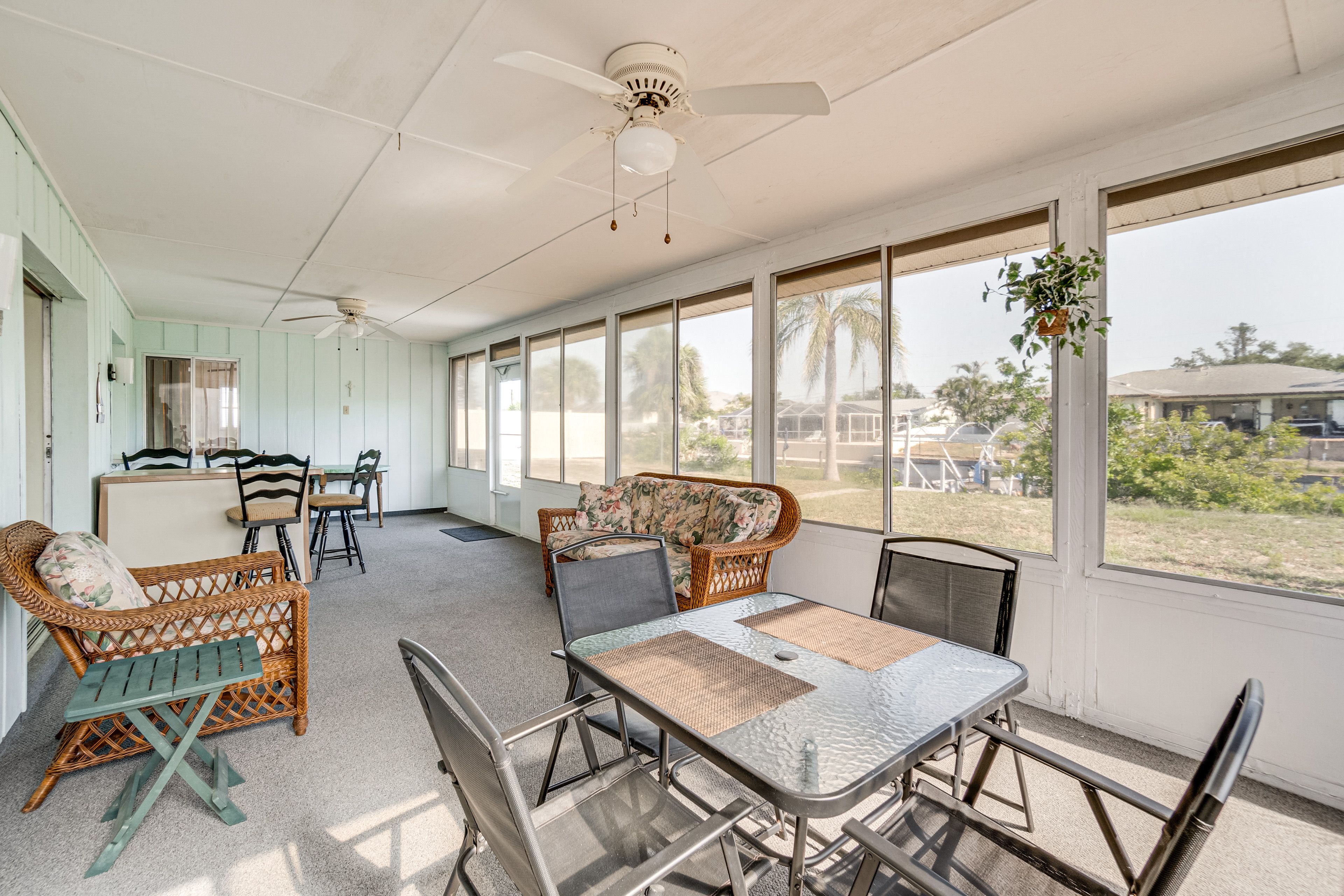 Screened-In Porch | Free WiFi (50 Mbps)