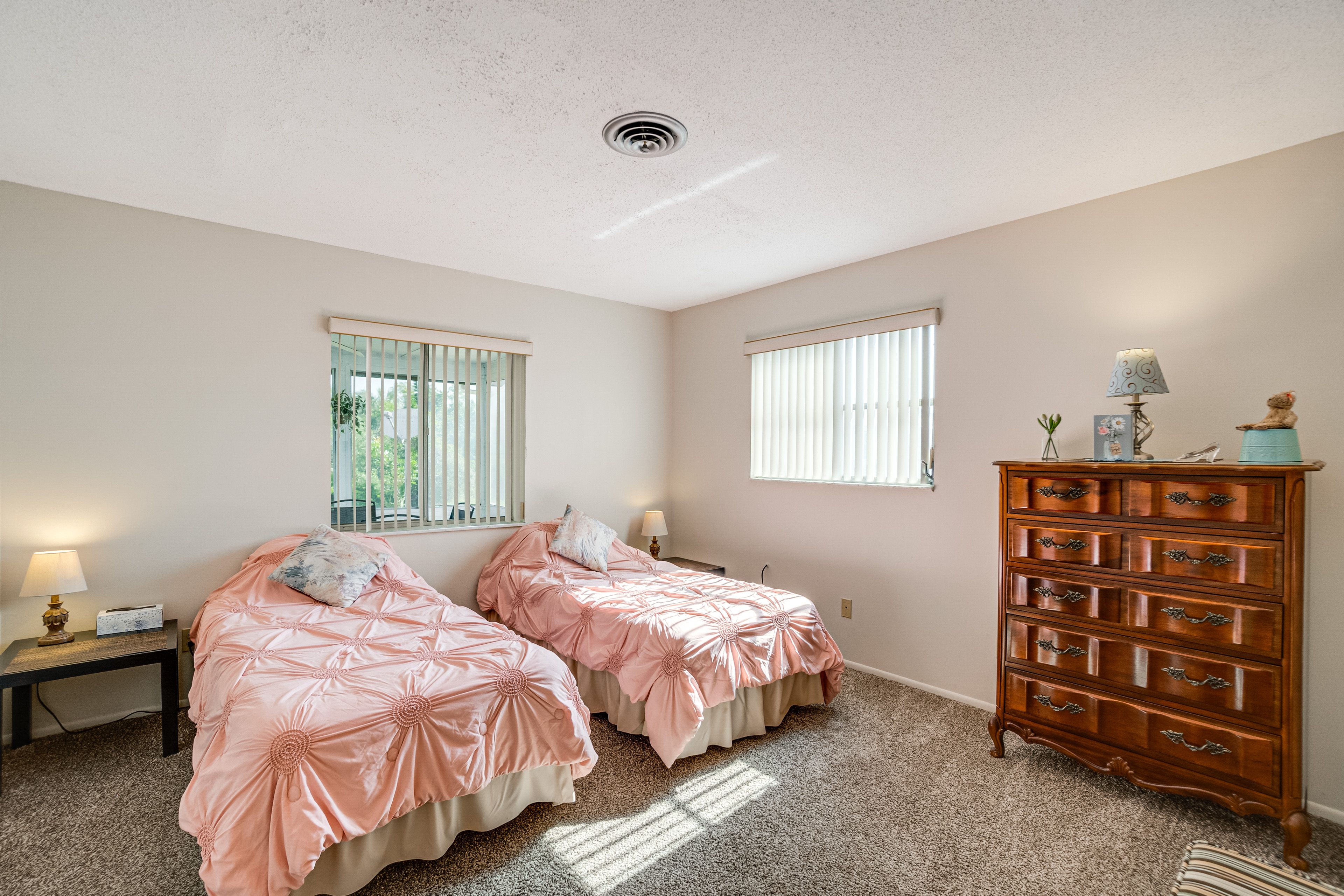 Bedroom 2 | 2 Twin Beds | Linens Provided