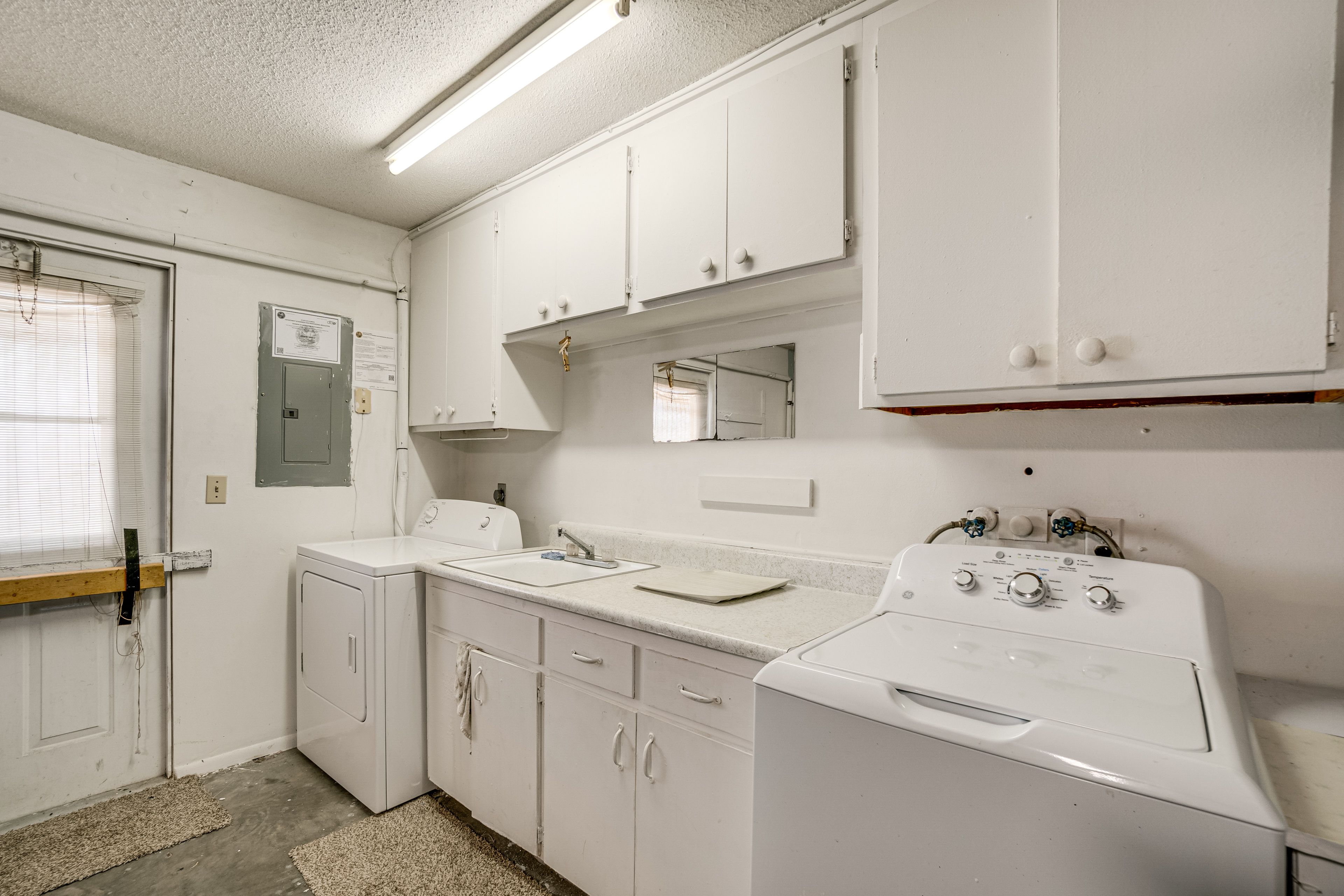 Washer & Dryer | Central A/C & Heat