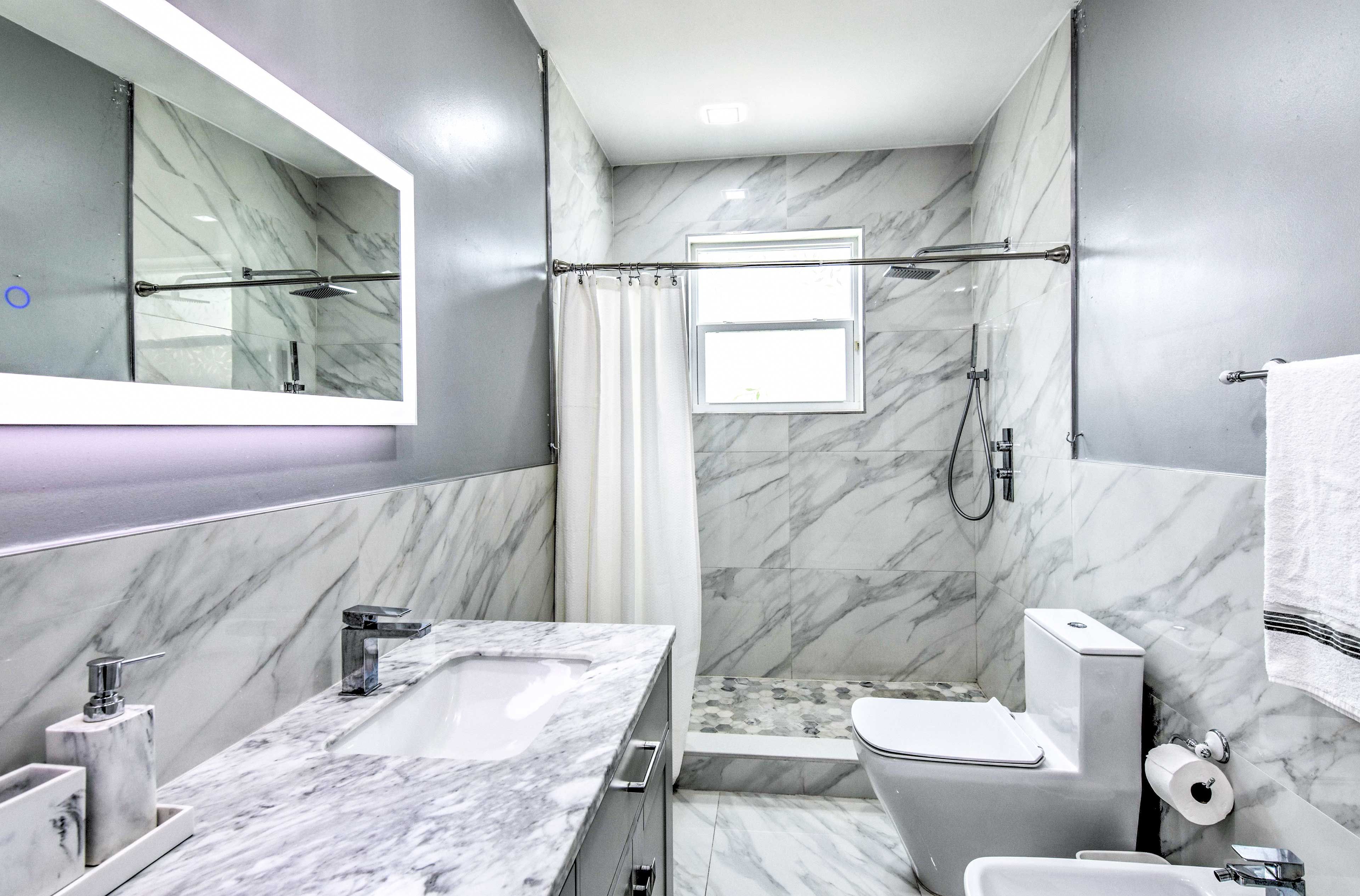 Full Bathroom | Towels Provided | Complimentary Toiletries | Hair Dryer