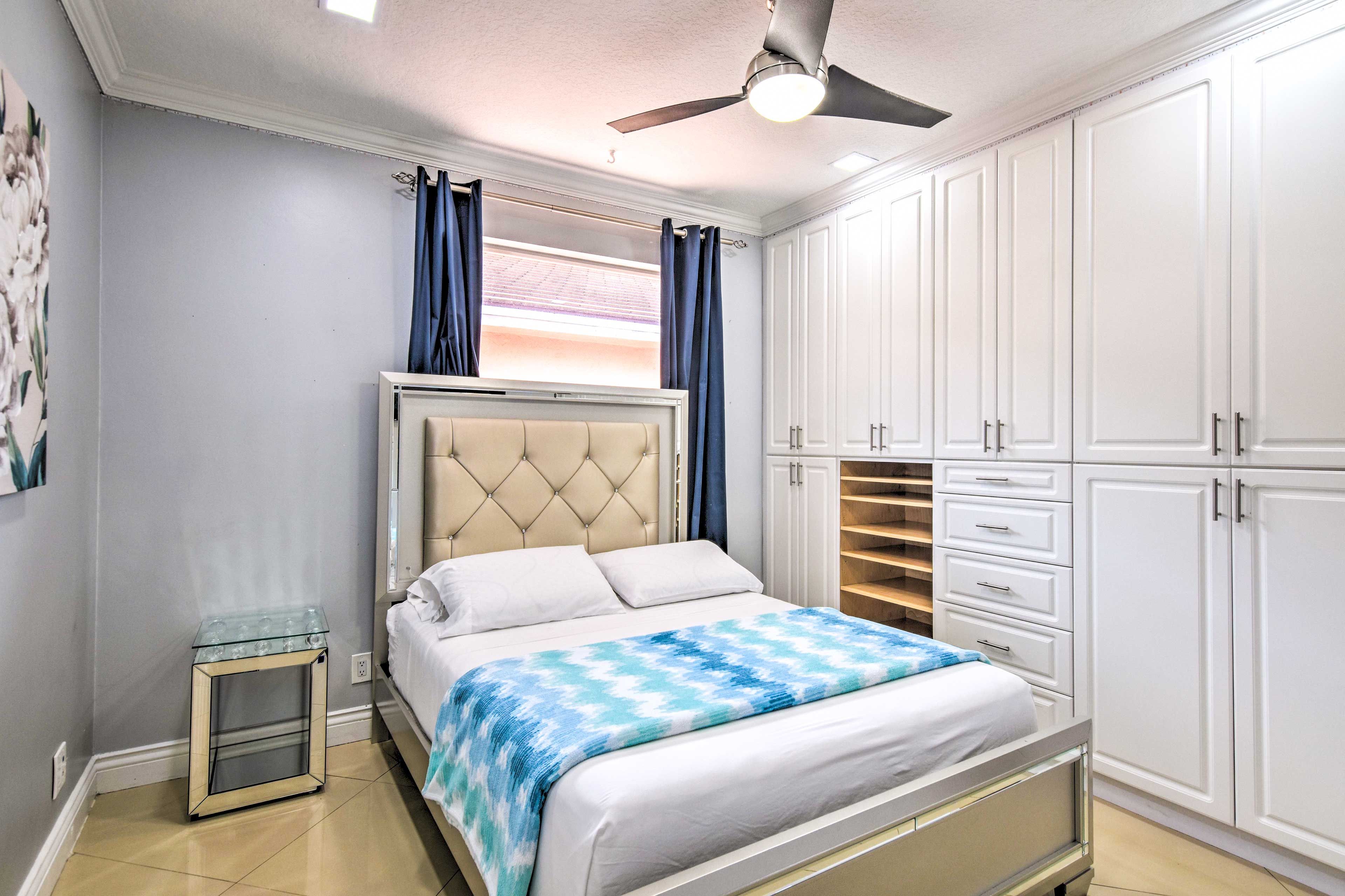 Bedroom 2 | Queen Bed | Smart TV