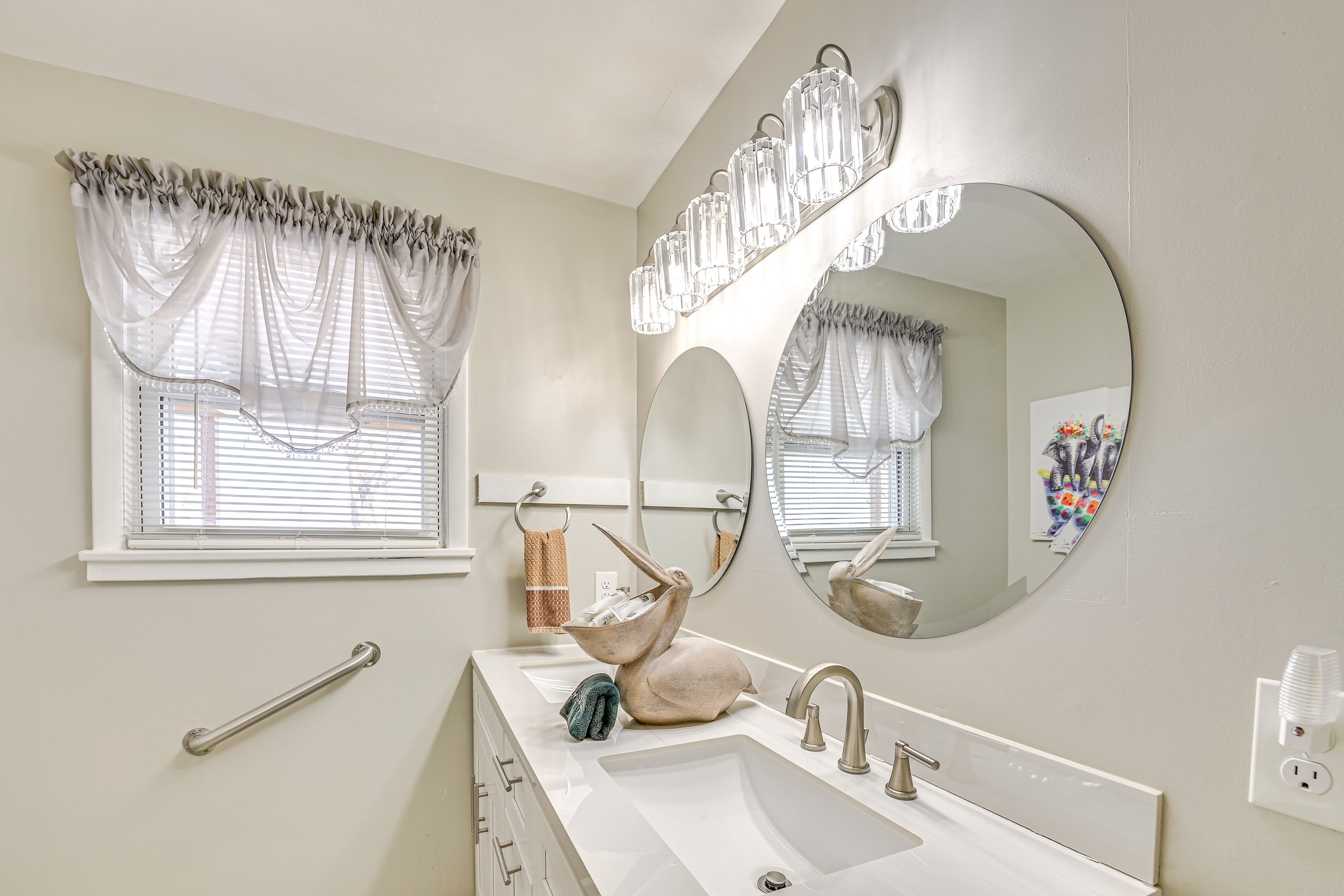 Full Bathroom | Complimentary Toiletries
