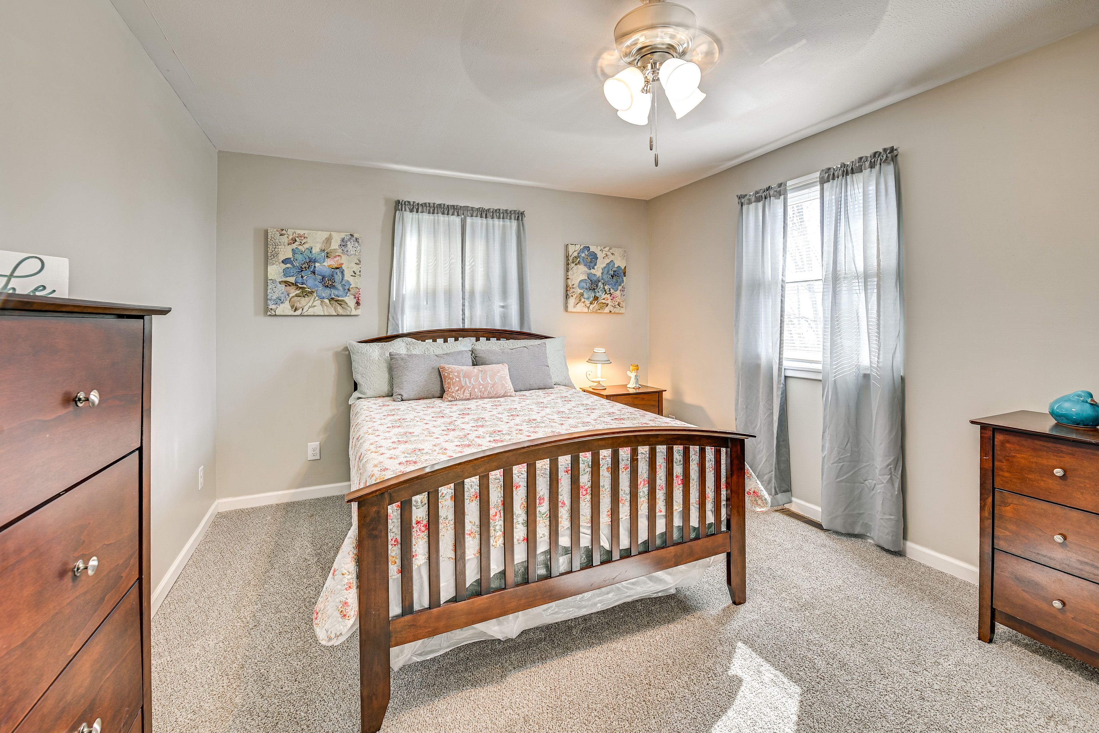 Bedroom 1 | Queen Bed | Smart TV