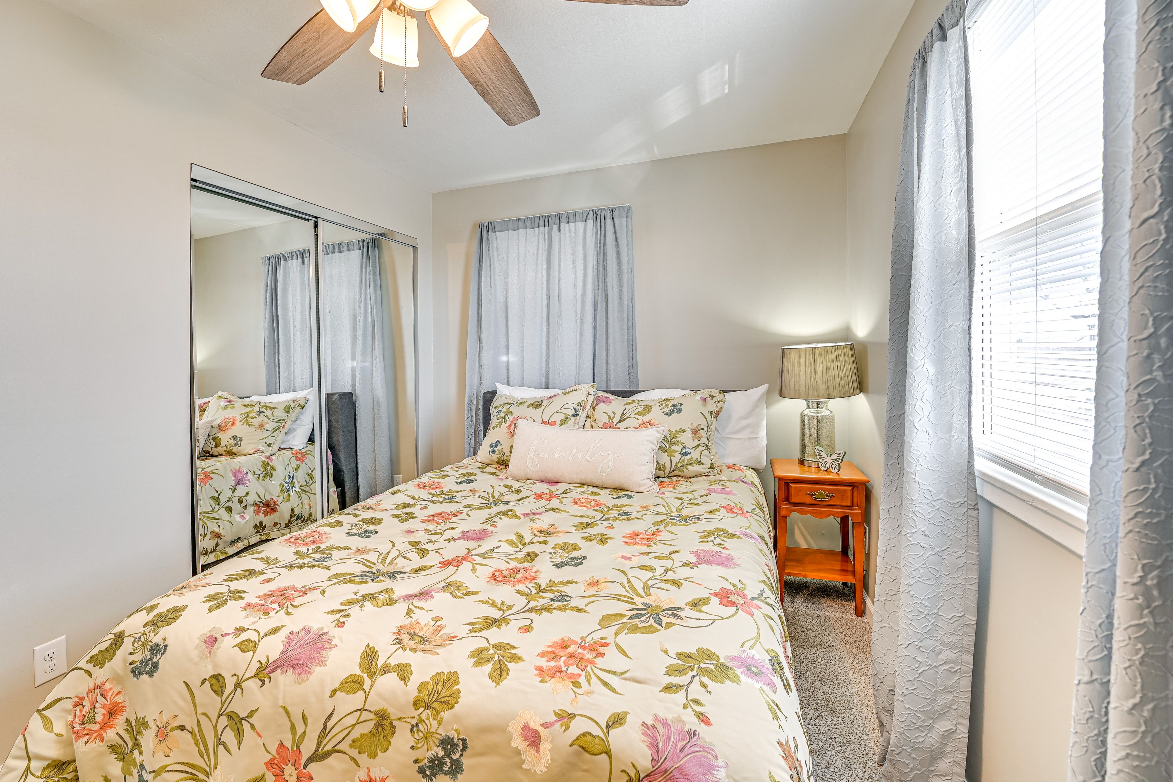 Bedroom 2 | Queen Bed