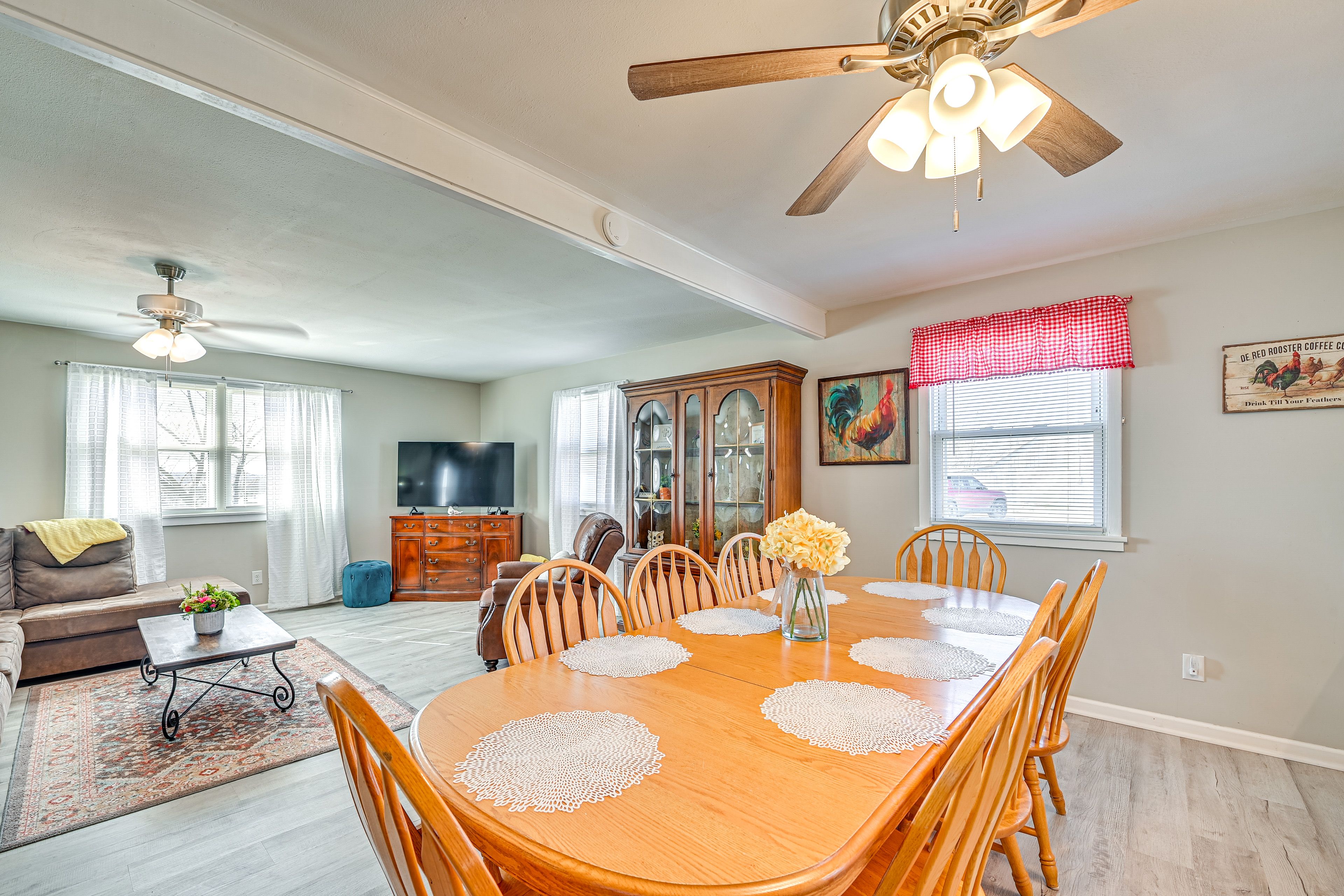 Dining Area | Dishes & Flatware Provided