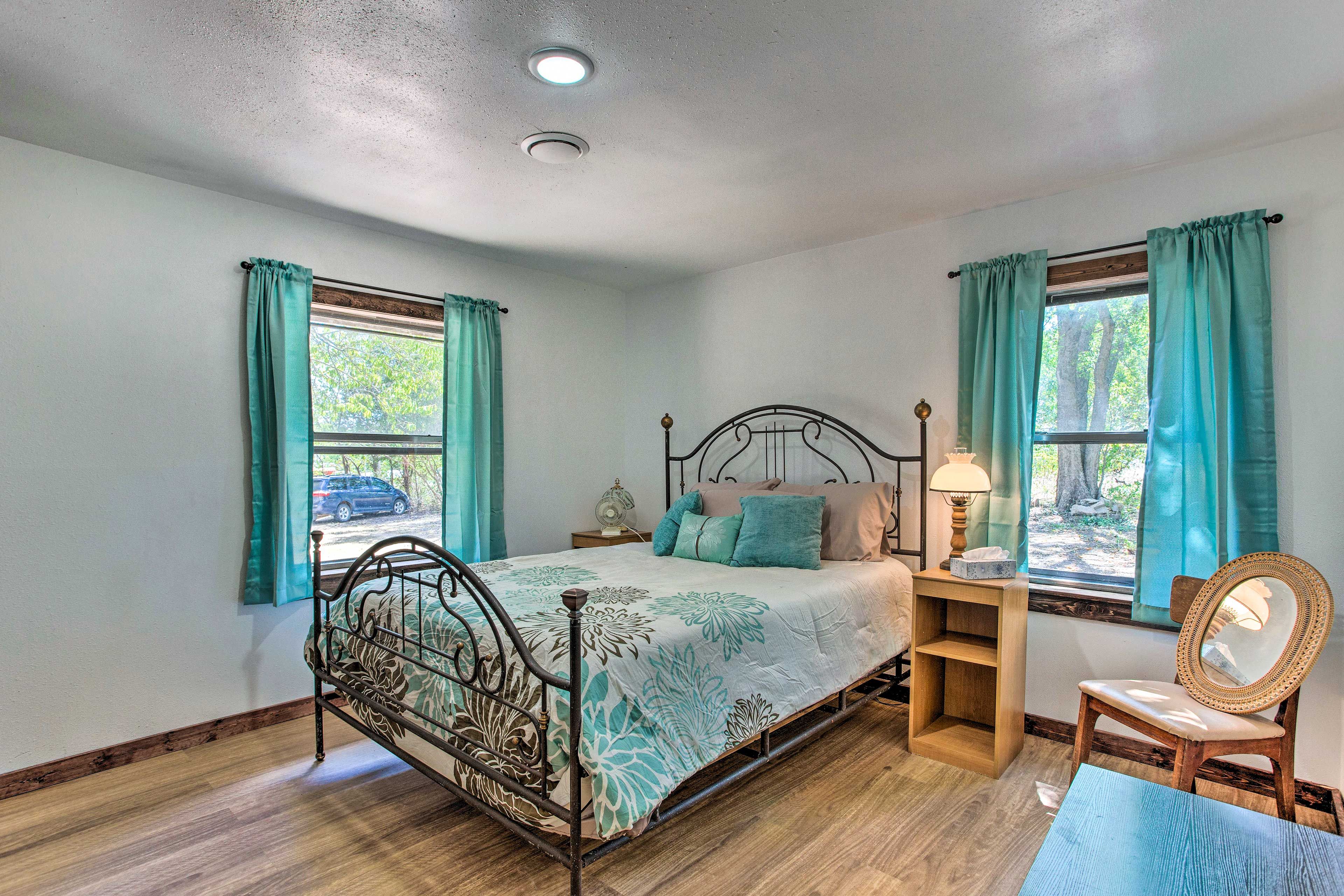 Bedroom 2 | Queen Bed