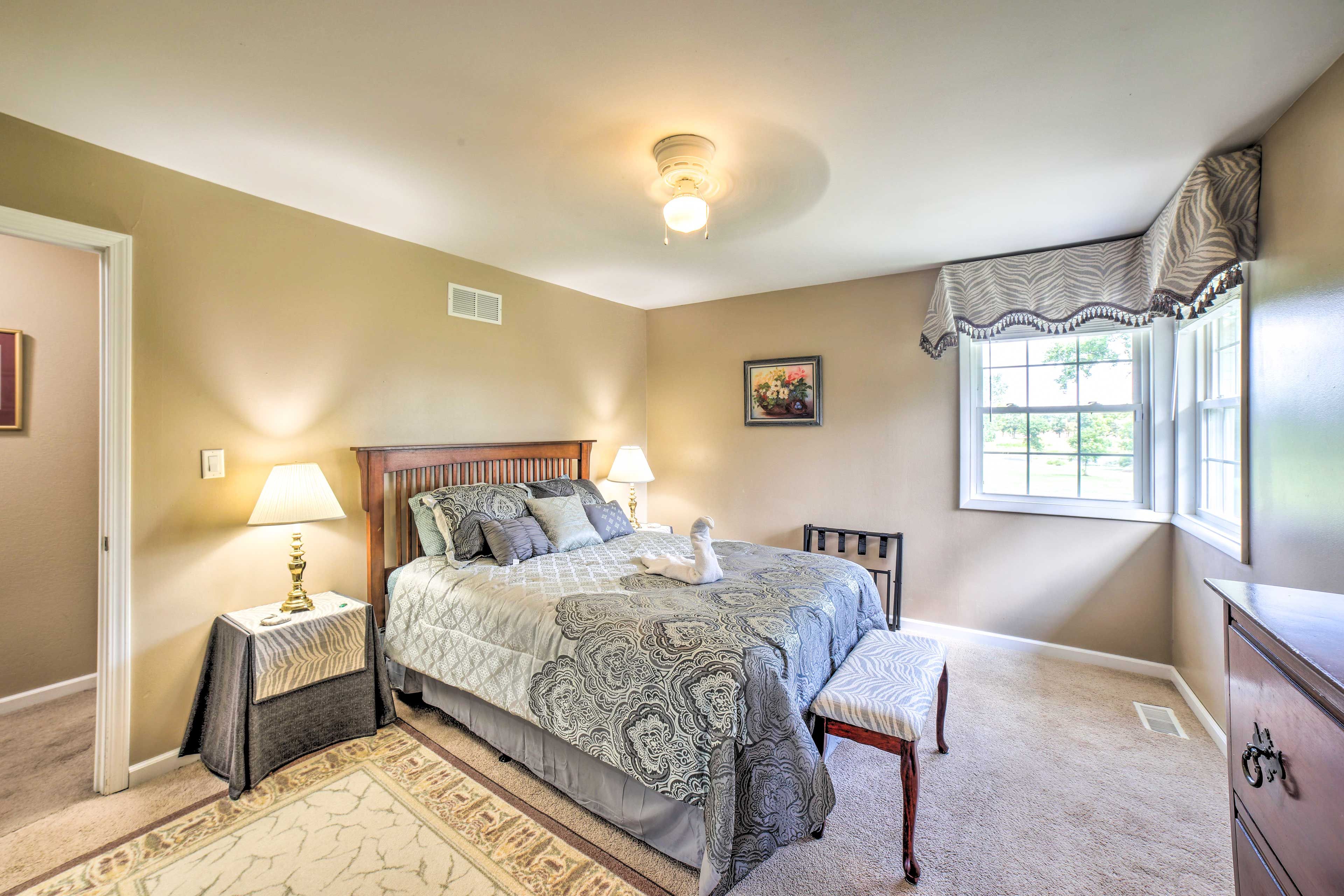 Bedroom 2 | Queen Bed