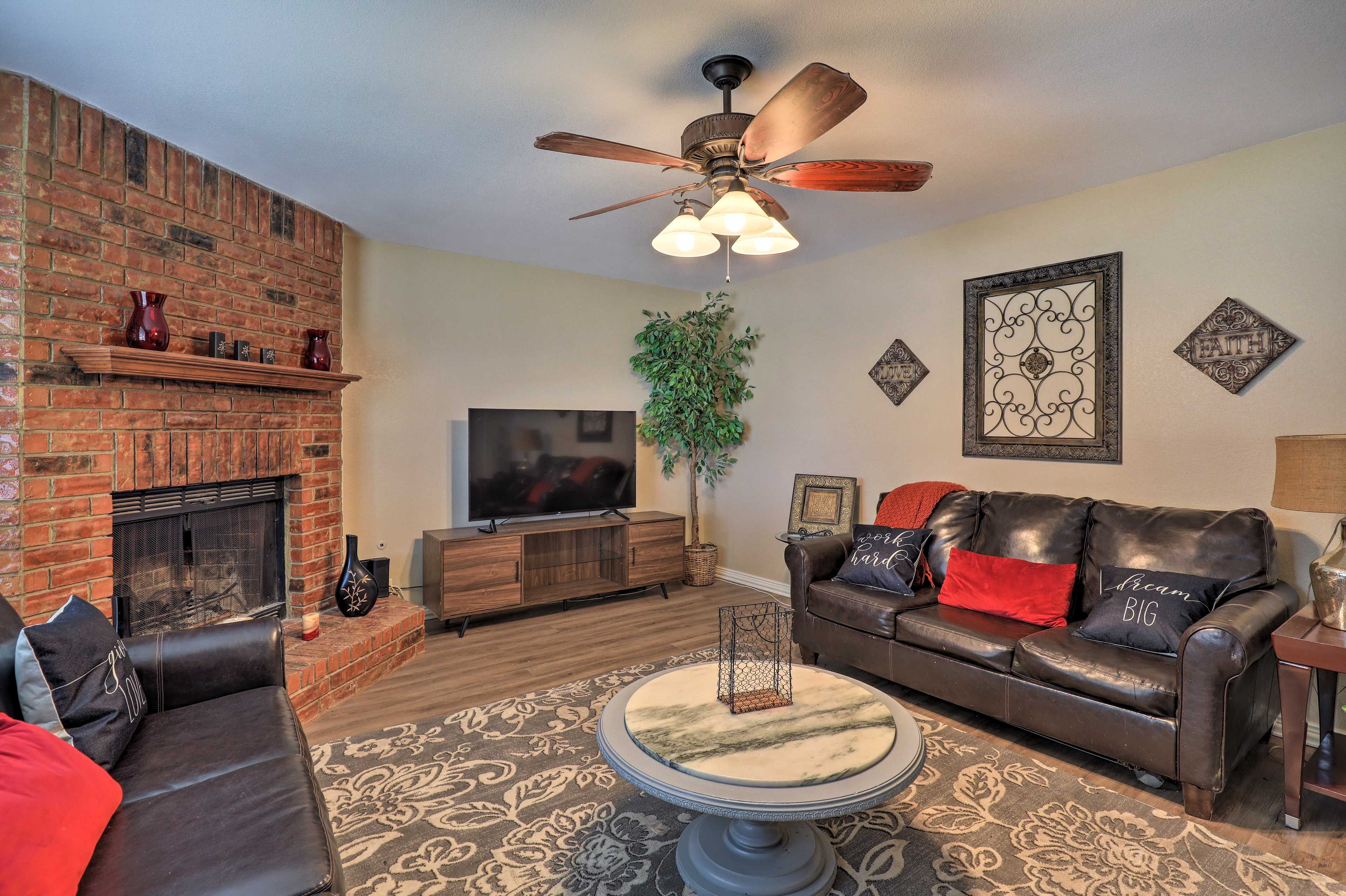 Living Room | Free WiFi | Central A/C | Smart TV | 1st Floor
