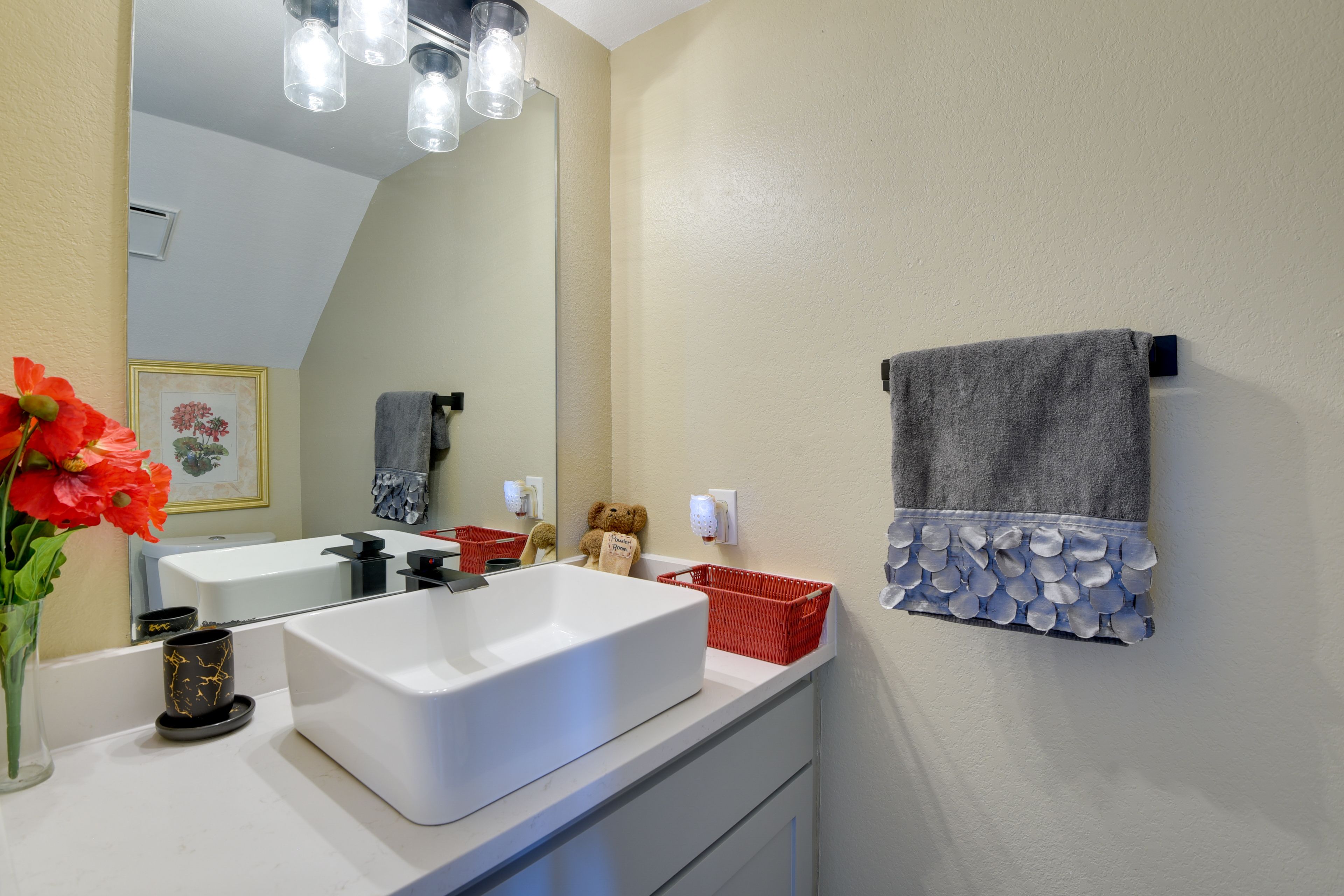 Half Bathroom | 2nd Floor