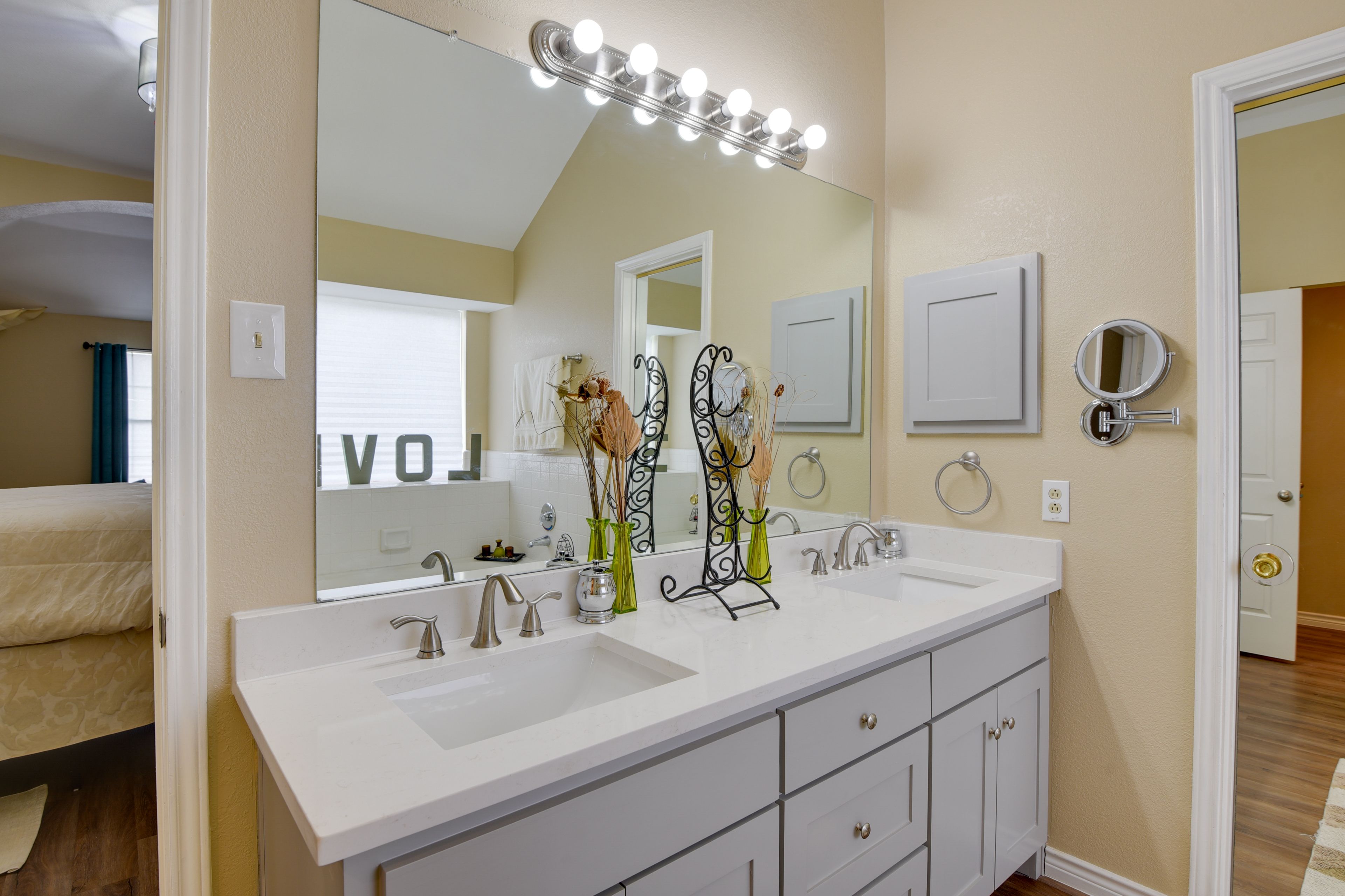 Bathroom | Complimentary Toiletries | 2nd Floor