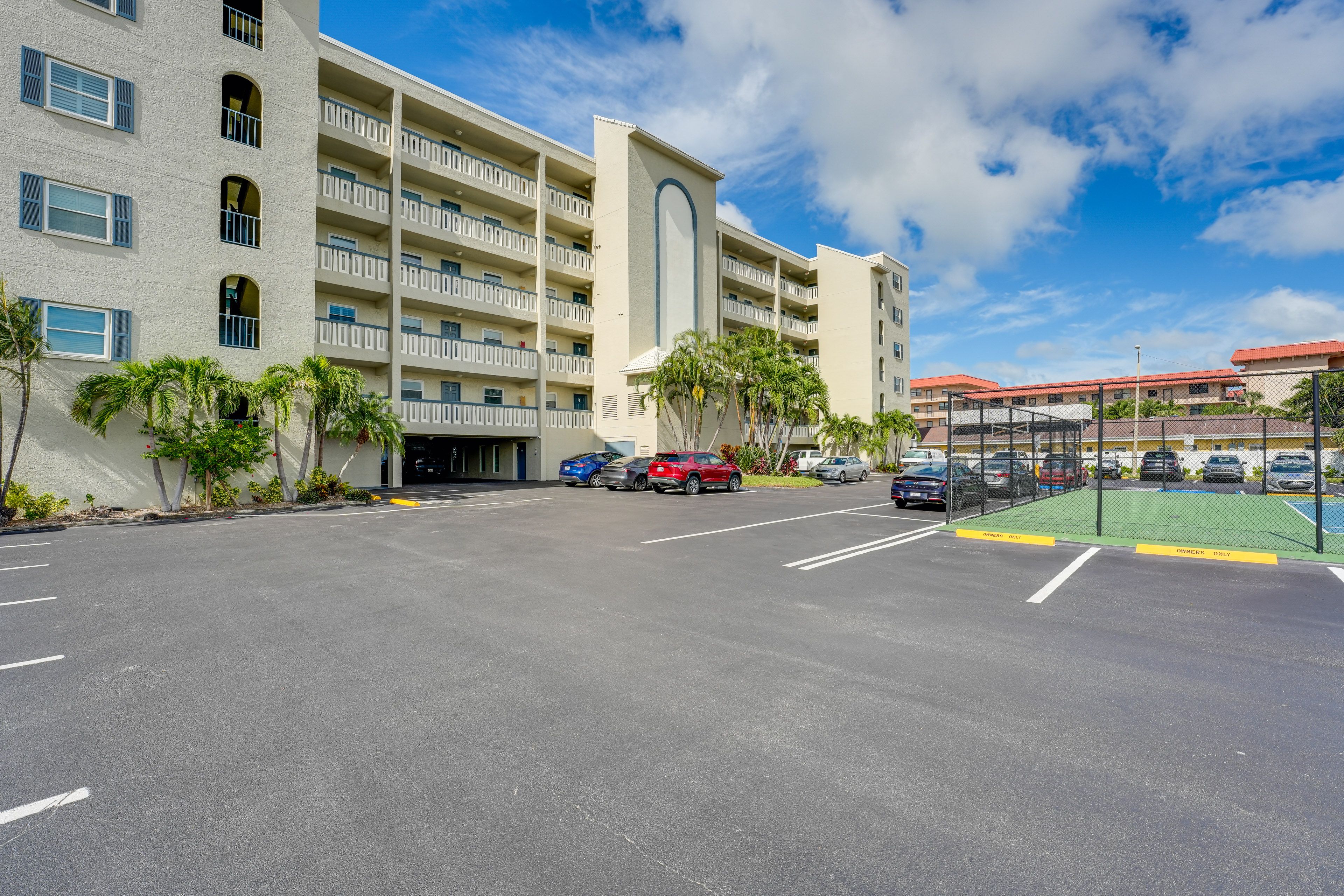 Parking | Community Parking Lot (1 Vehicle) | Free Street Parking