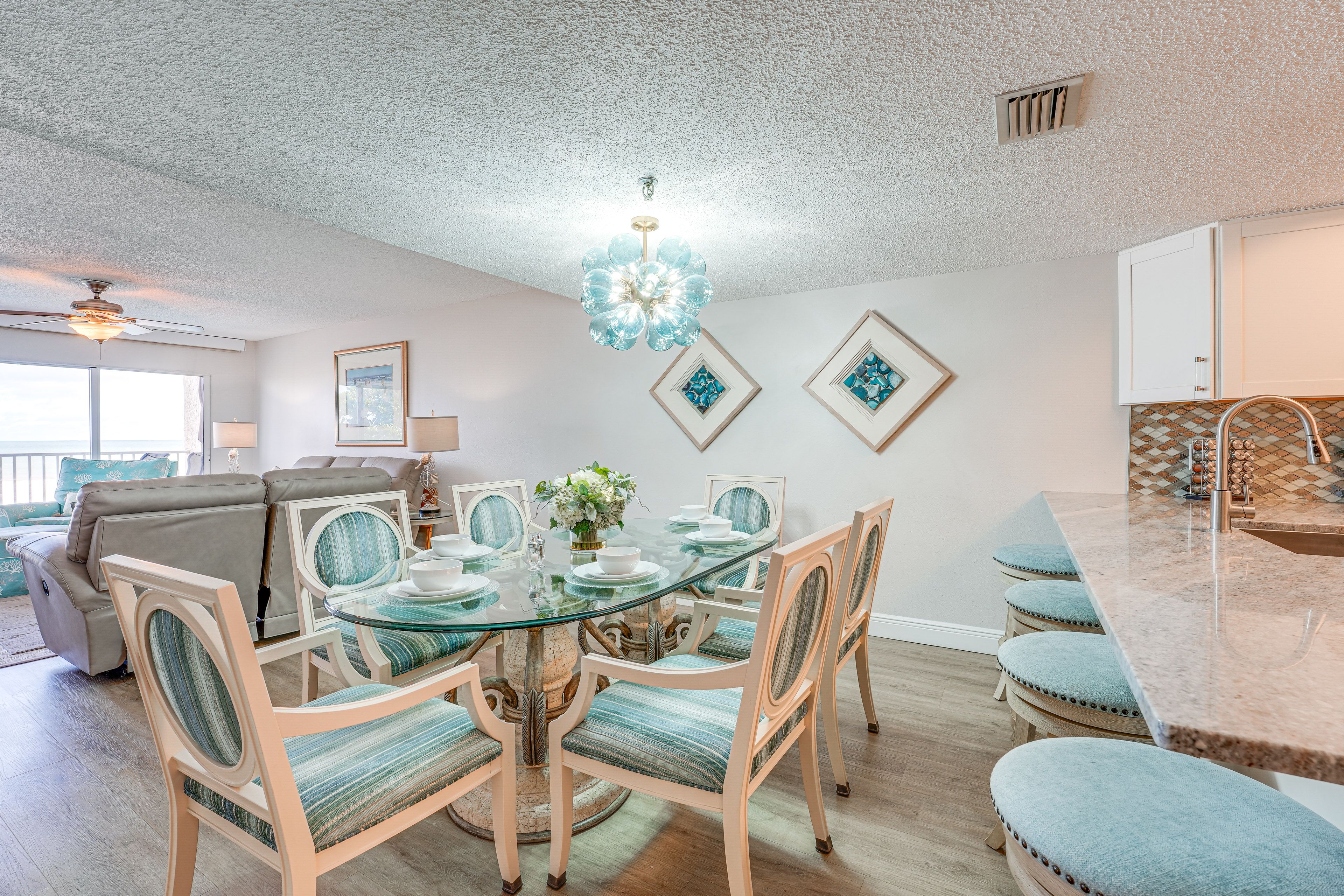 Dining Area | Dishware & Flatware Provided