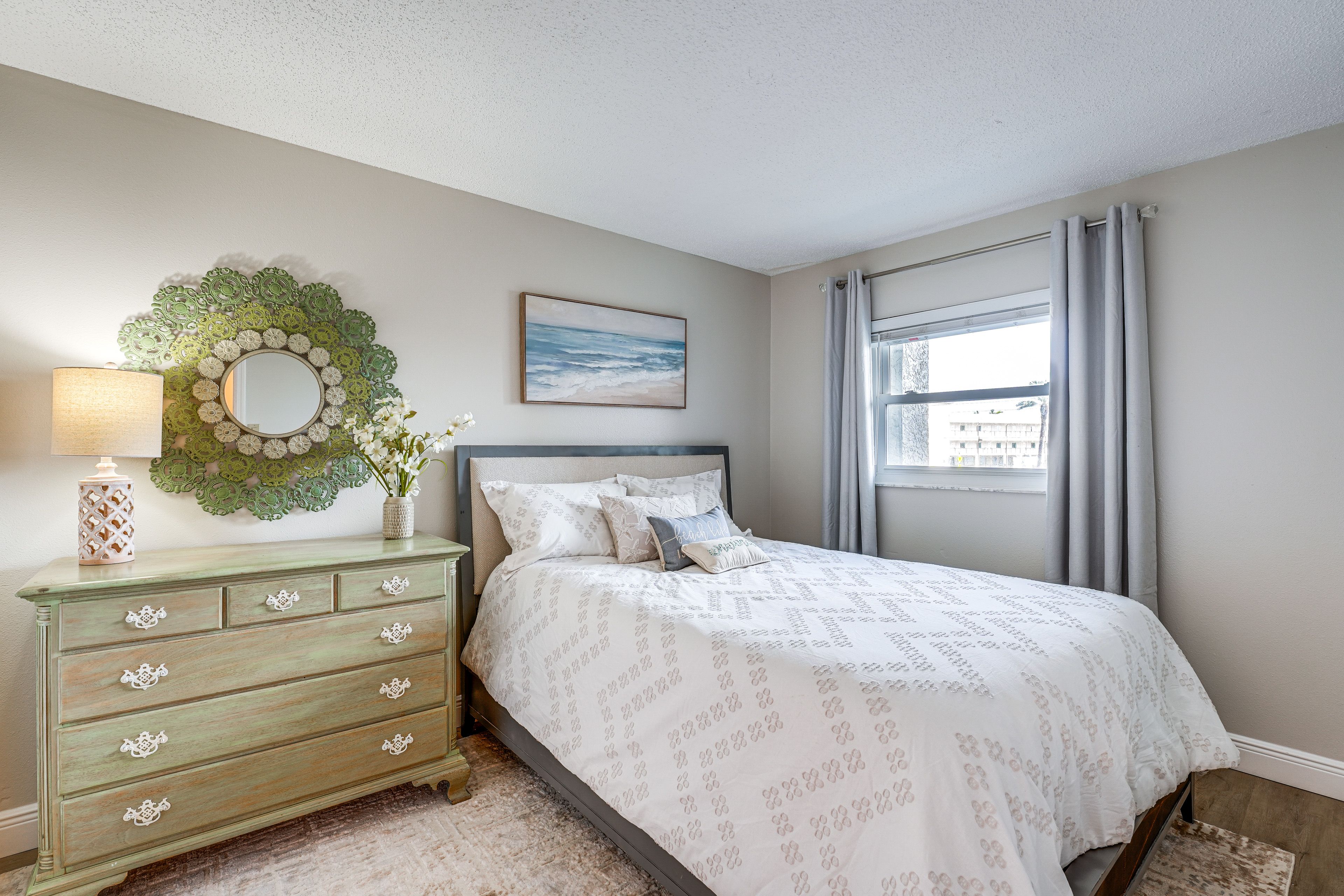 Bedroom 2 | Queen Bed