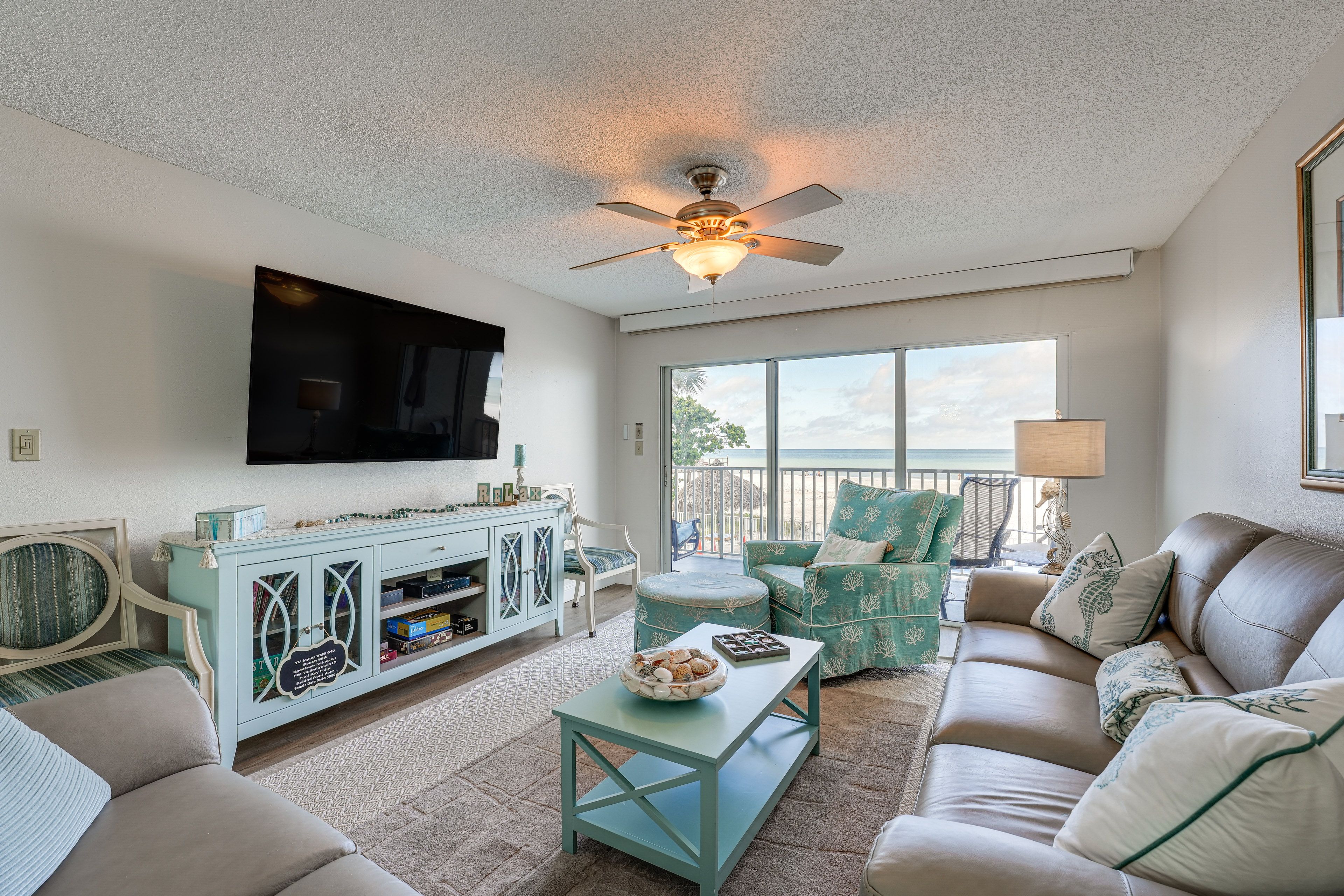 Living Room | Free WiFi | Smart TV