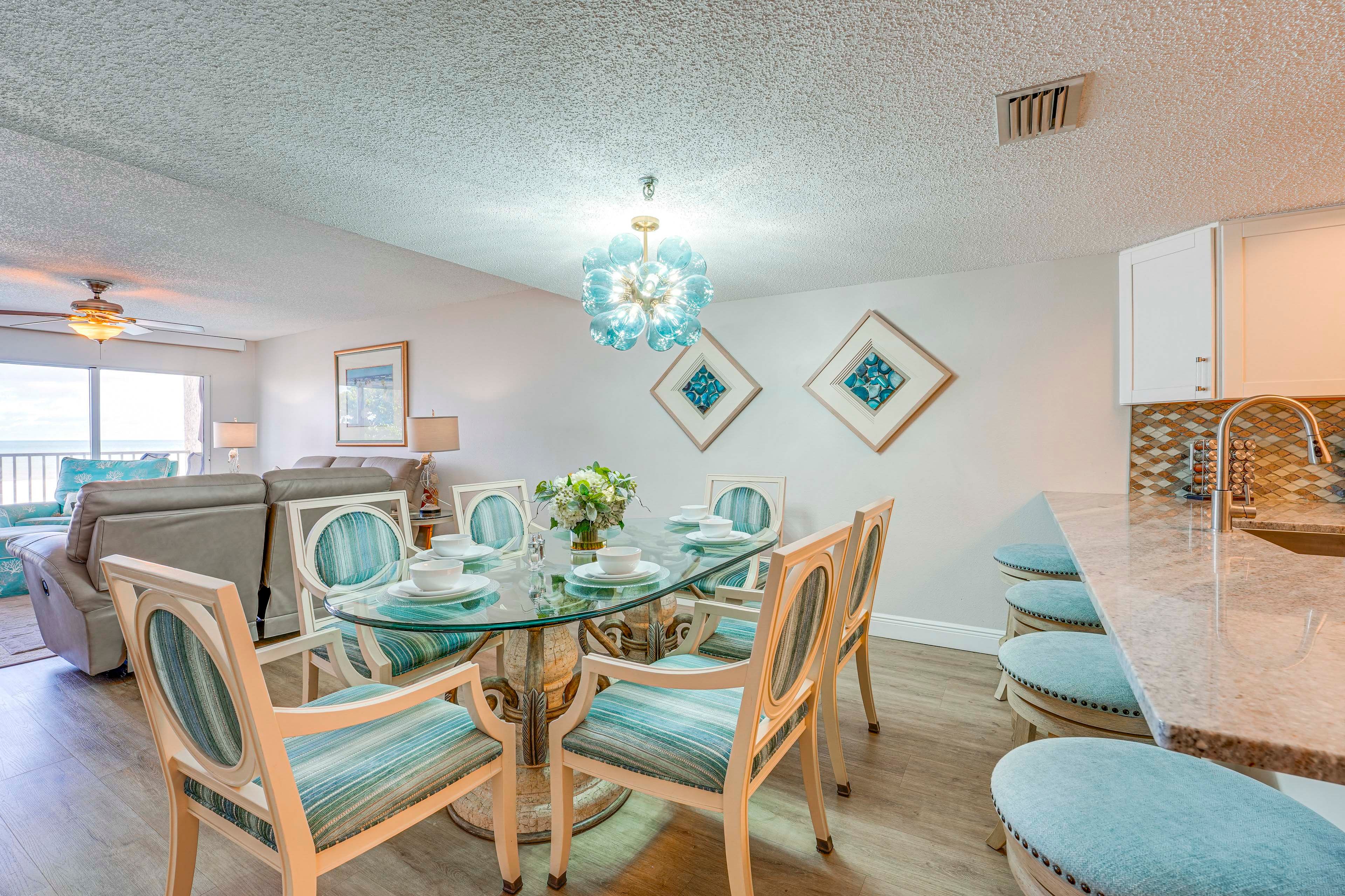 Dining Area | Dishware & Flatware Provided