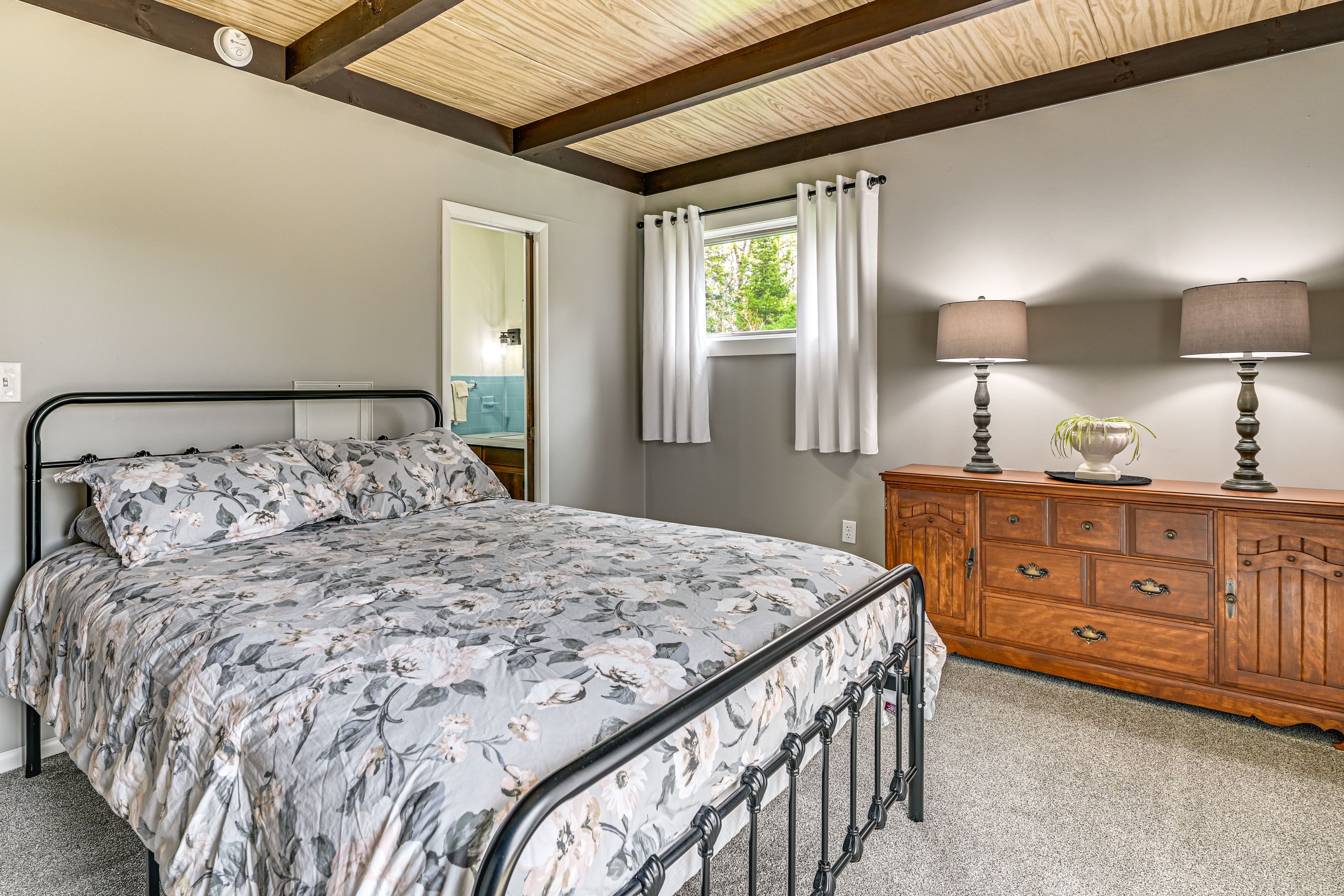 Bedroom 1 | Queen Bed | Linens Provided