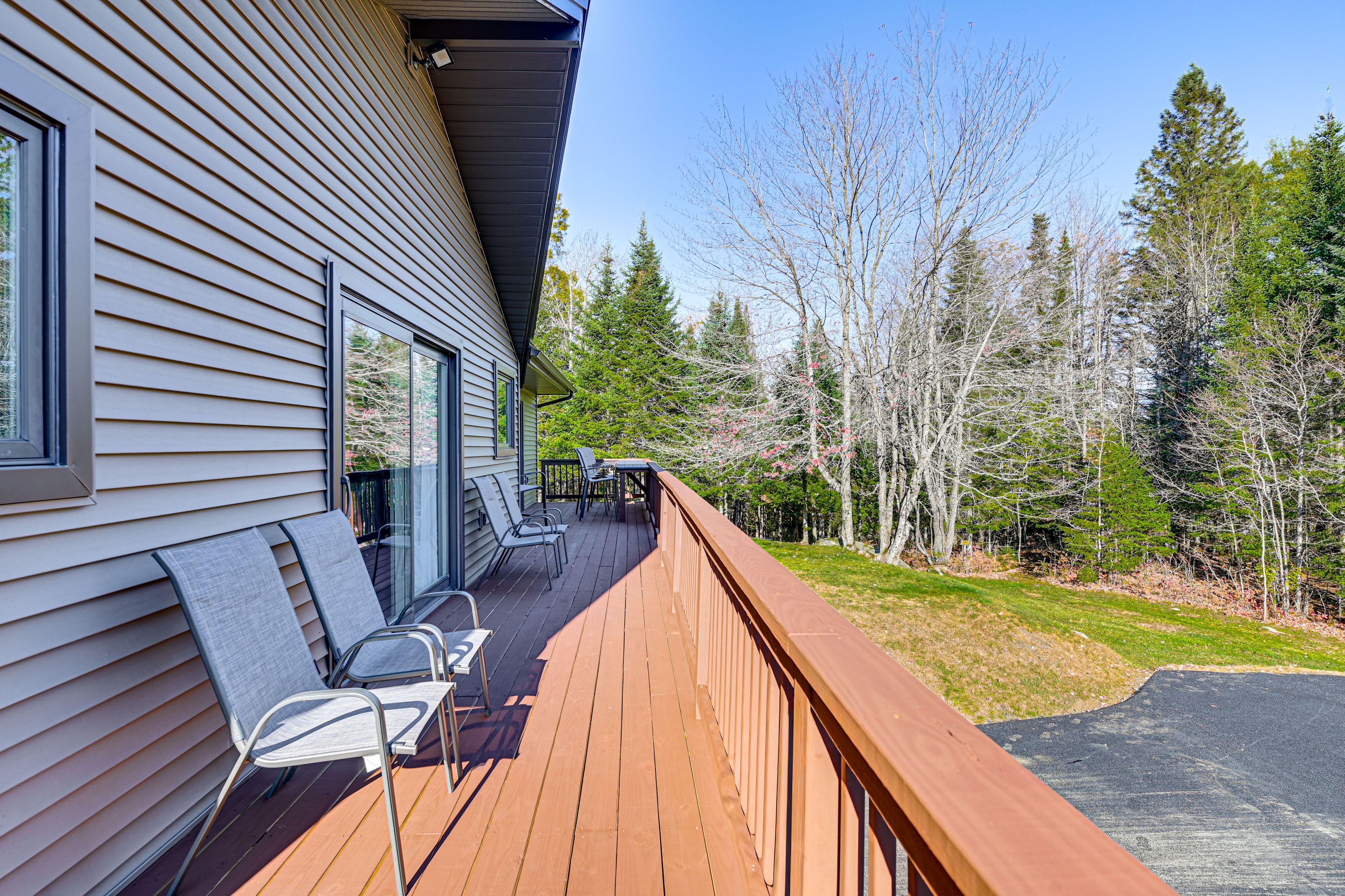 Front Deck | Seating | Mountain Views