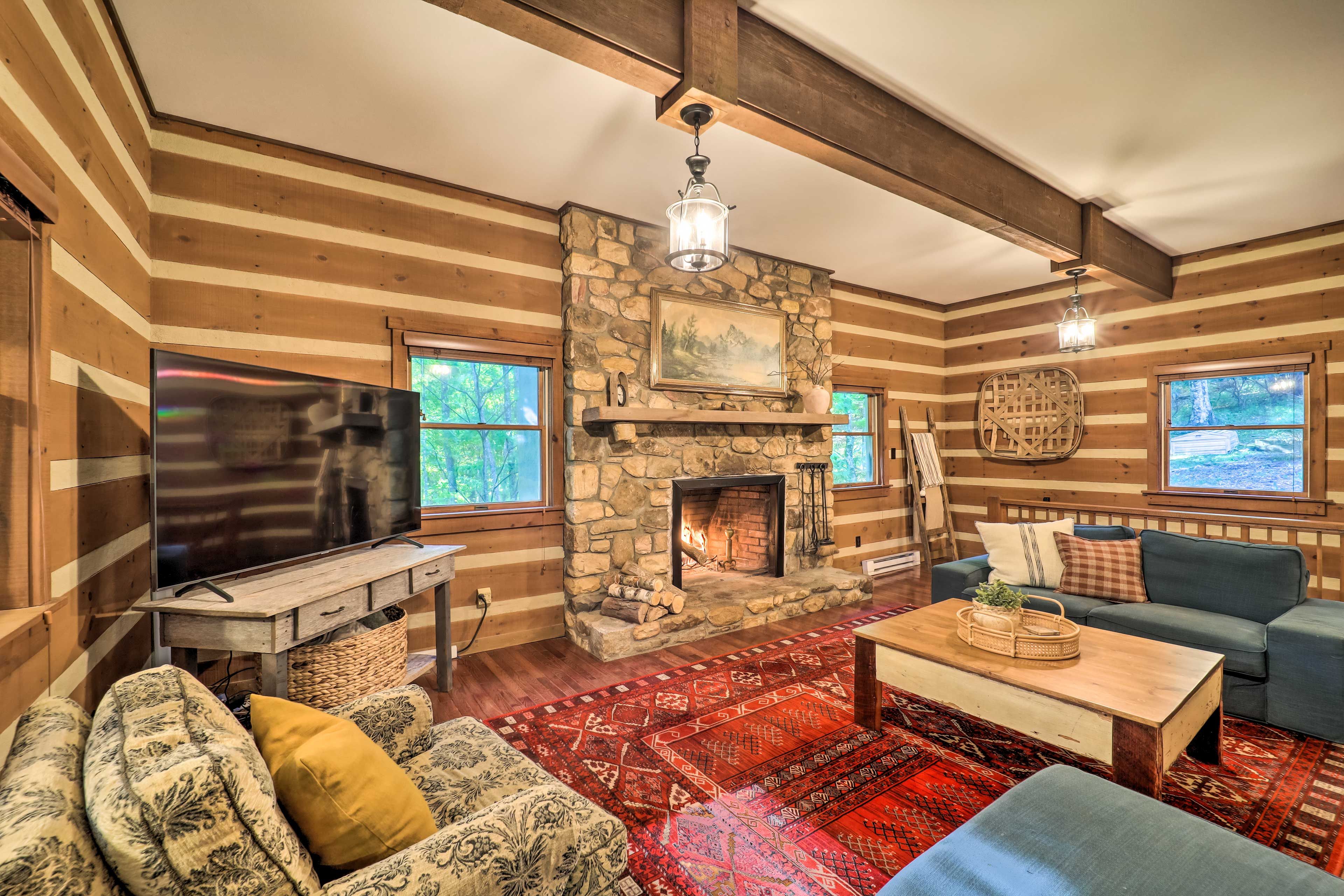 Living Room | Smart TV | Wood-Burning Fireplace