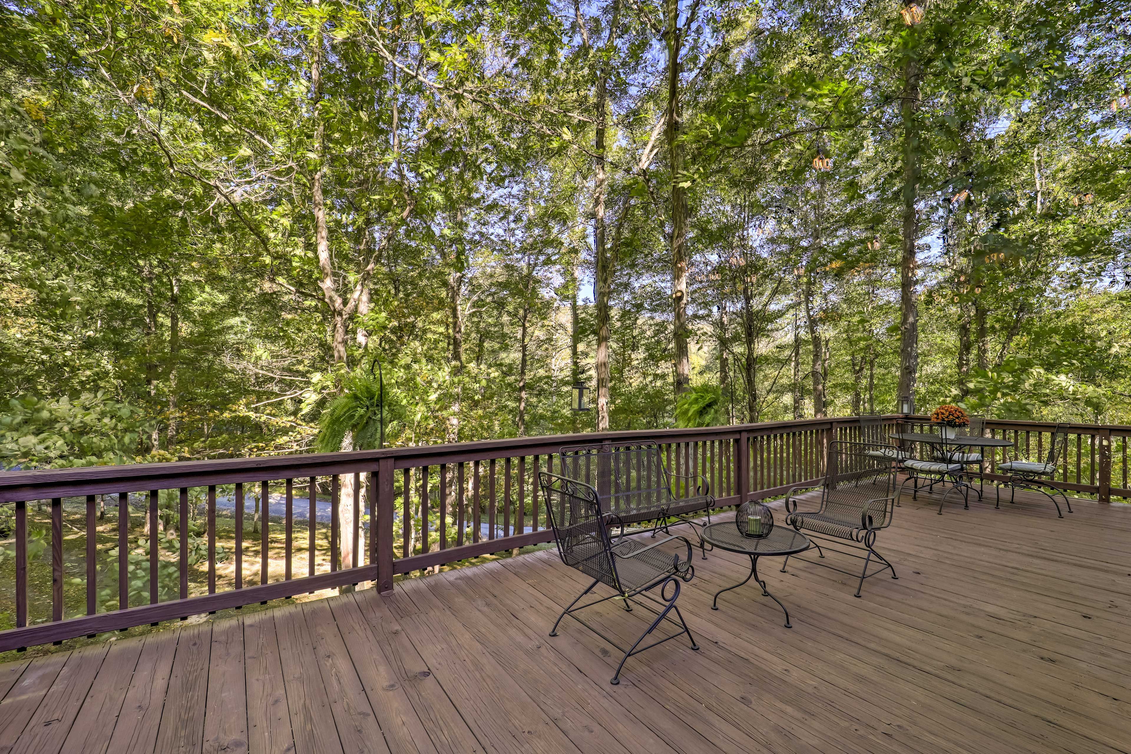 Deck | Outdoor Seating