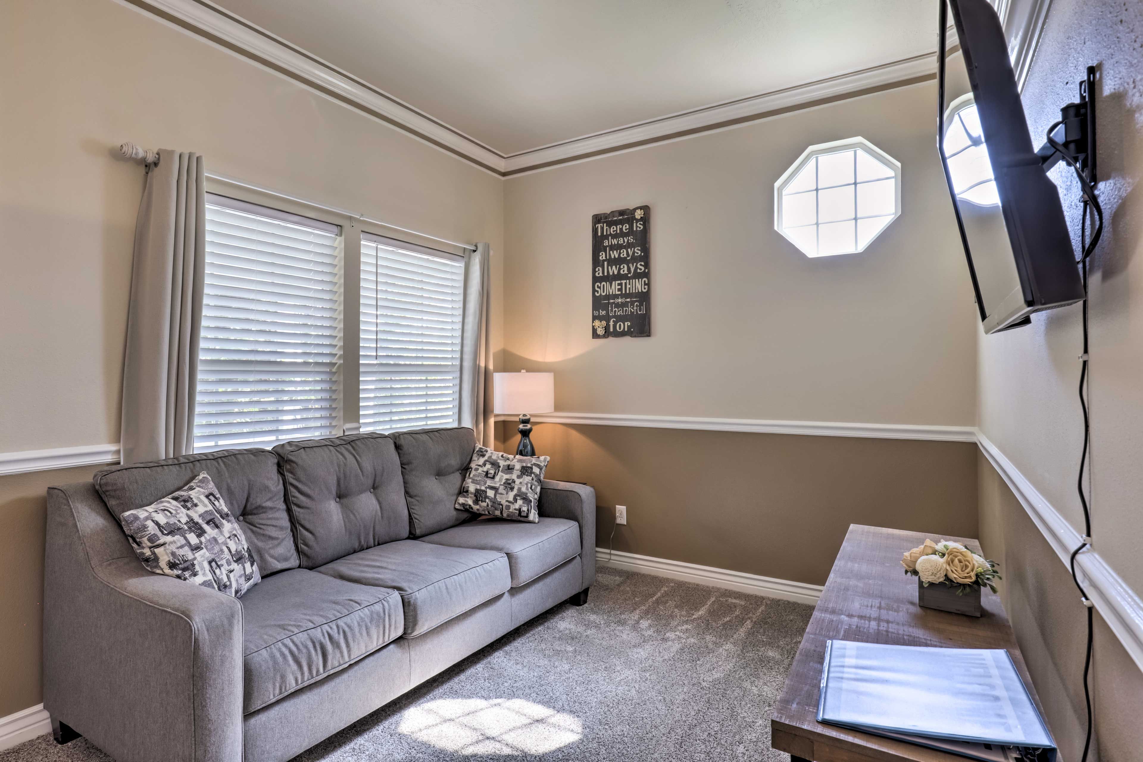 Living Room | Free WiFi | Smart TV