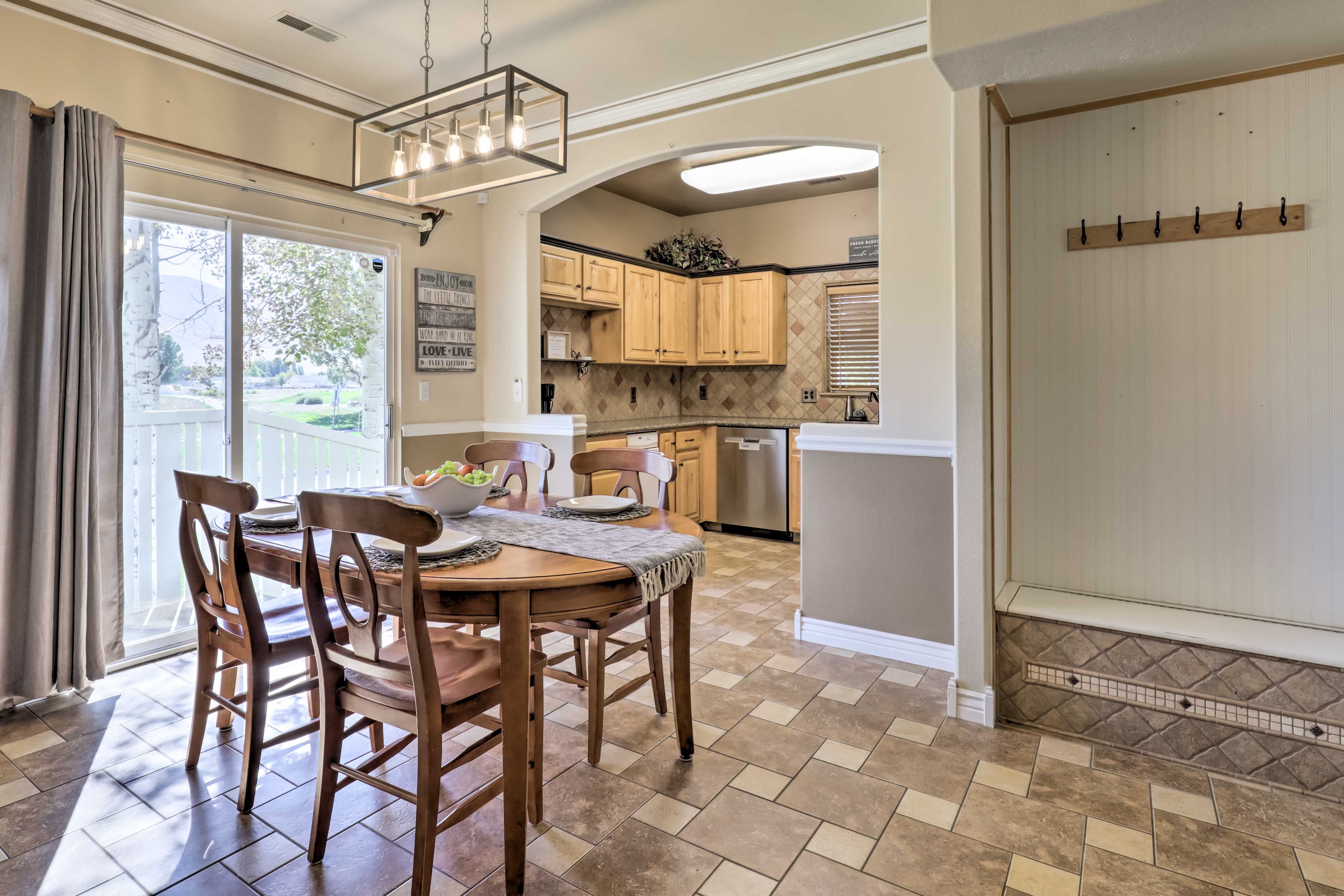 Dining Area | Dishware & Flatware Provided
