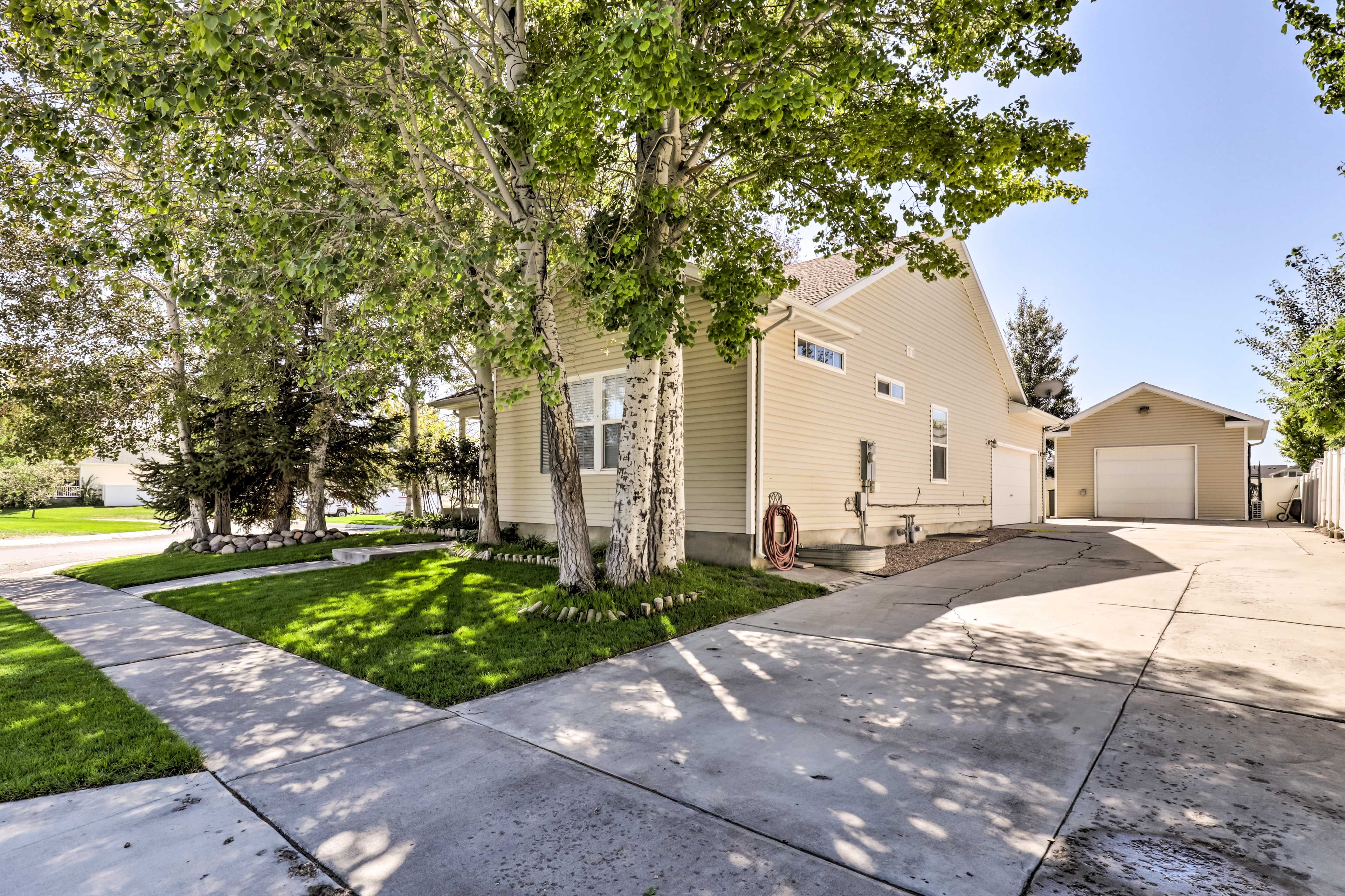 Parking | Driveway (4 Vehicles) | RV/Trailer Parking Allowed On-Site