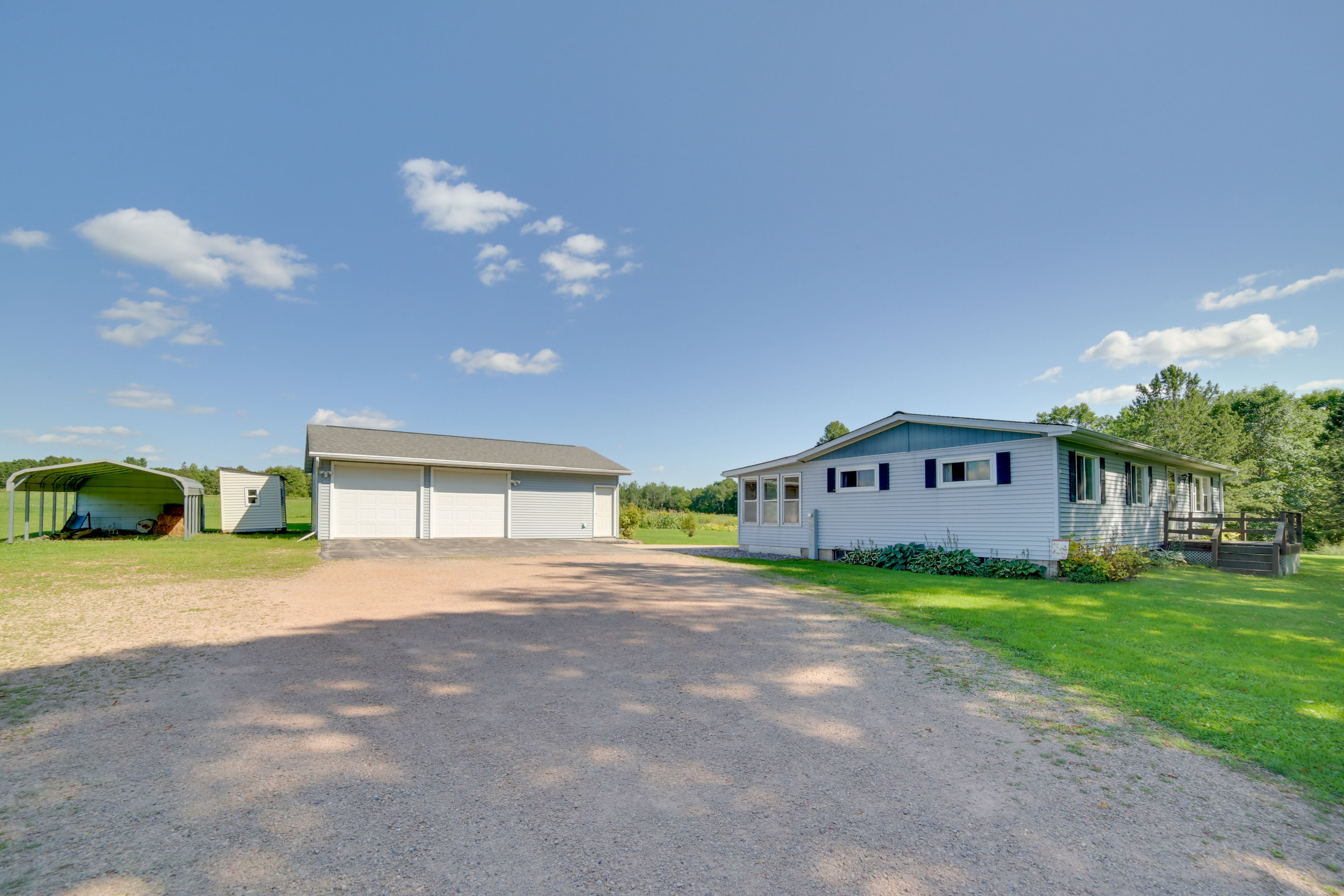 Parking | Gravel Driveway (5 Vehicles)