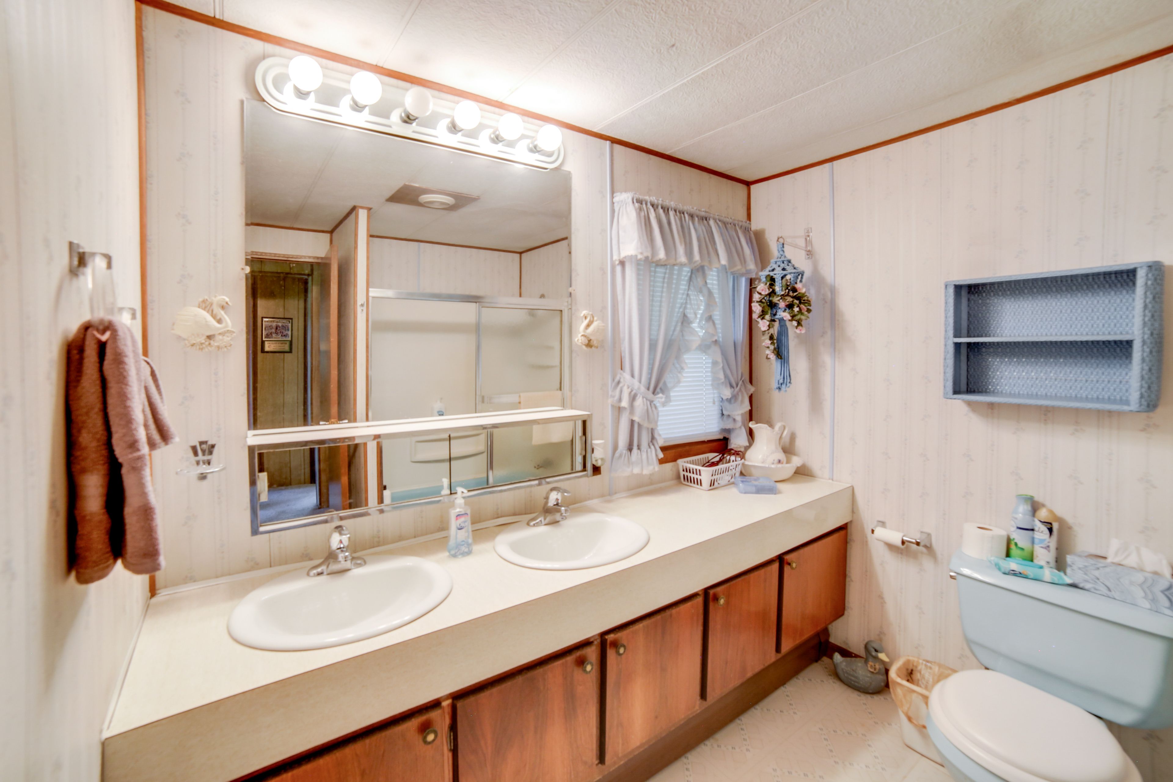 Full Bathroom | Towels Provided | Complimentary Toiletries | Hair Dryer