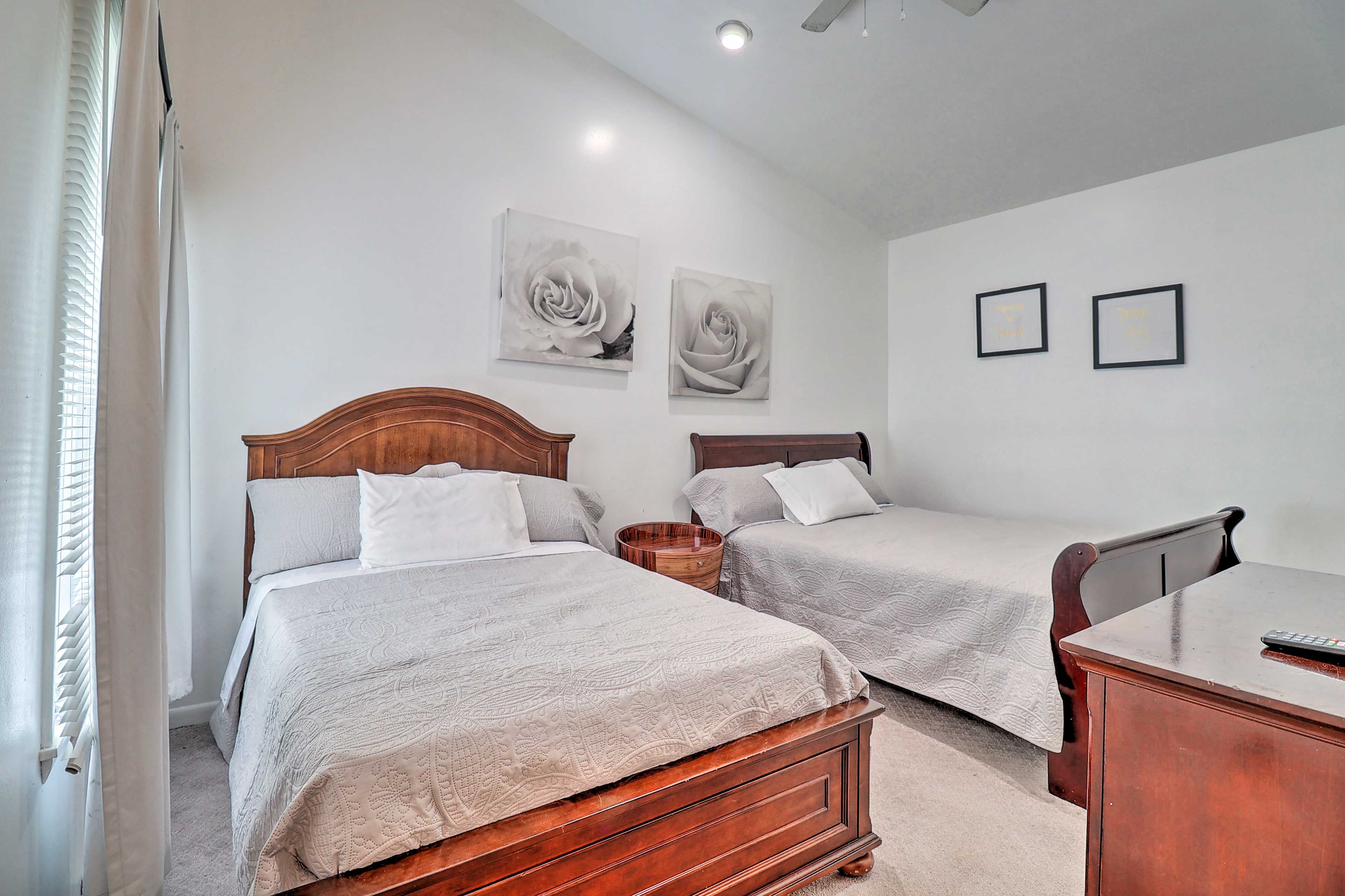 Bedroom 2 | Queen Bed | Hangers