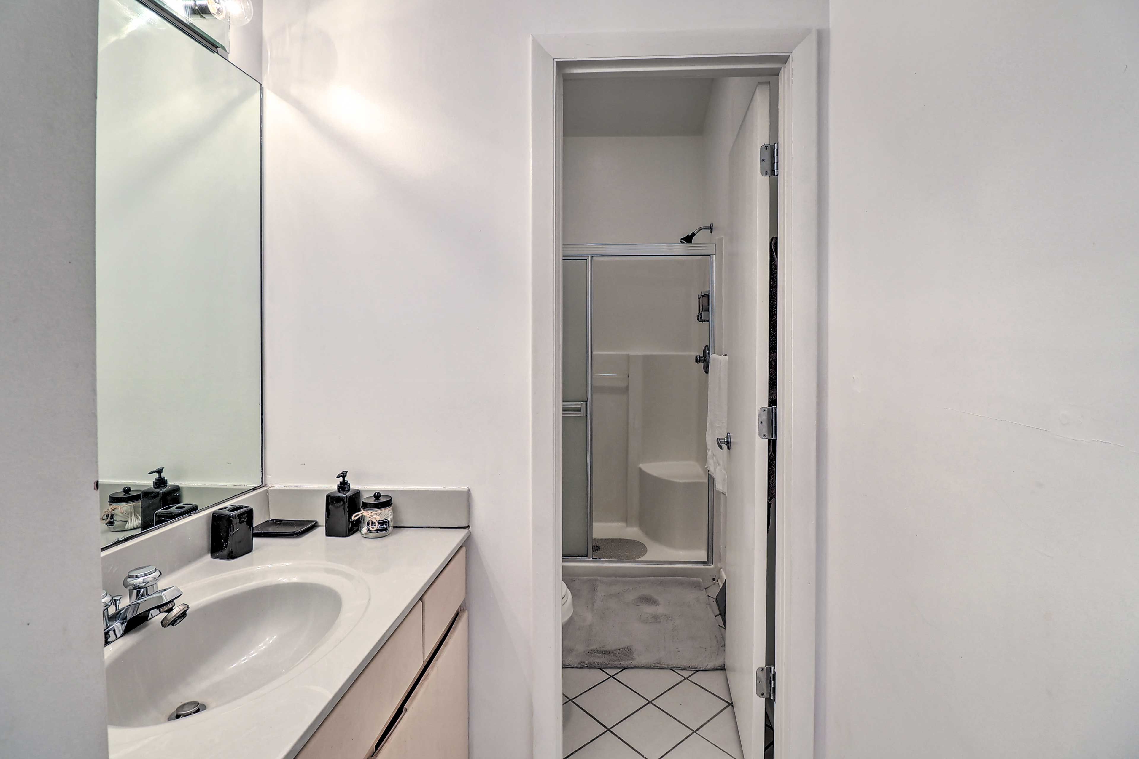 Full Bathroom | Towels Provided | Hair Dryer