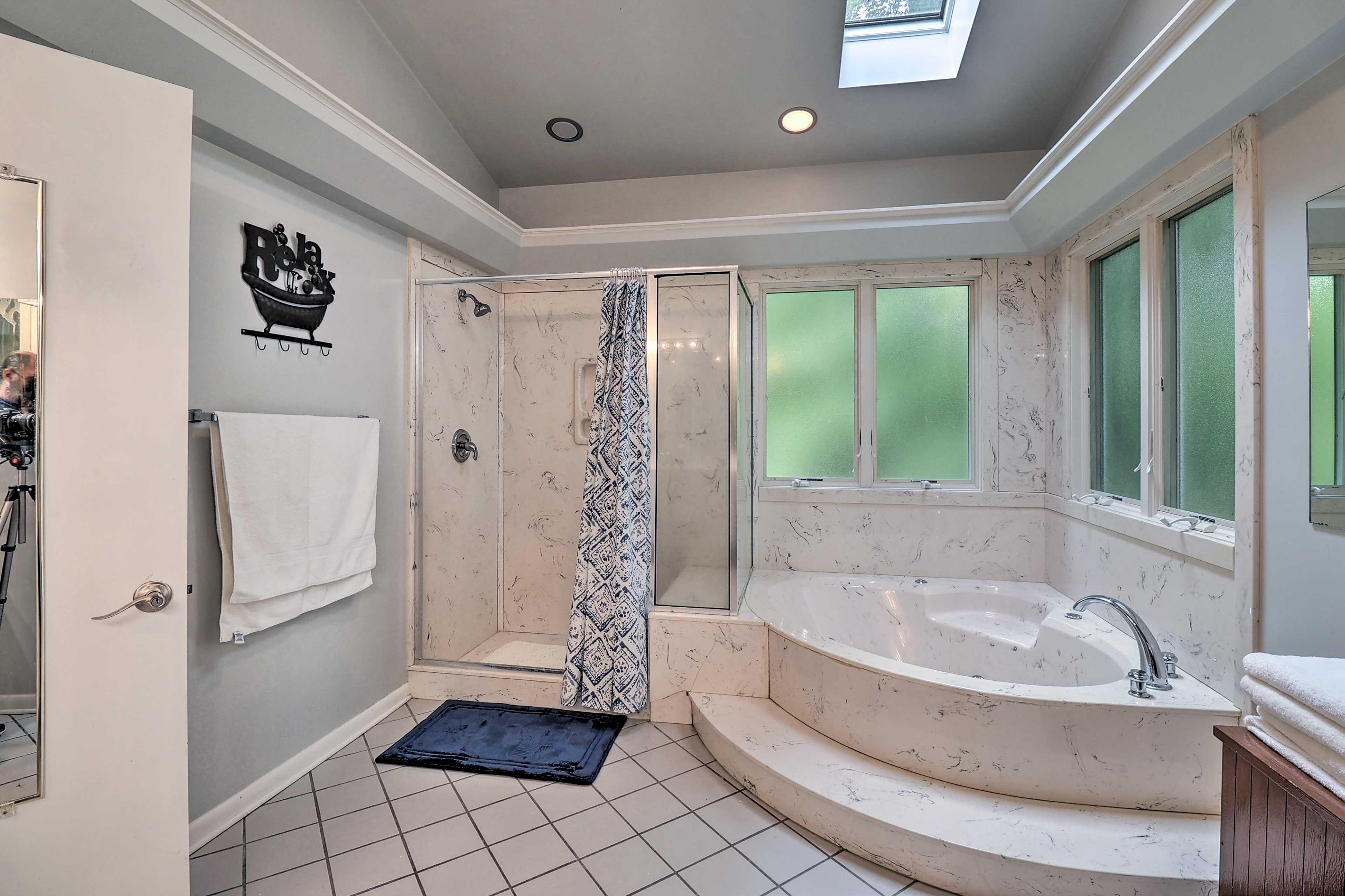 Full Bathroom | Complimentary Toiletries | Jetted Tub