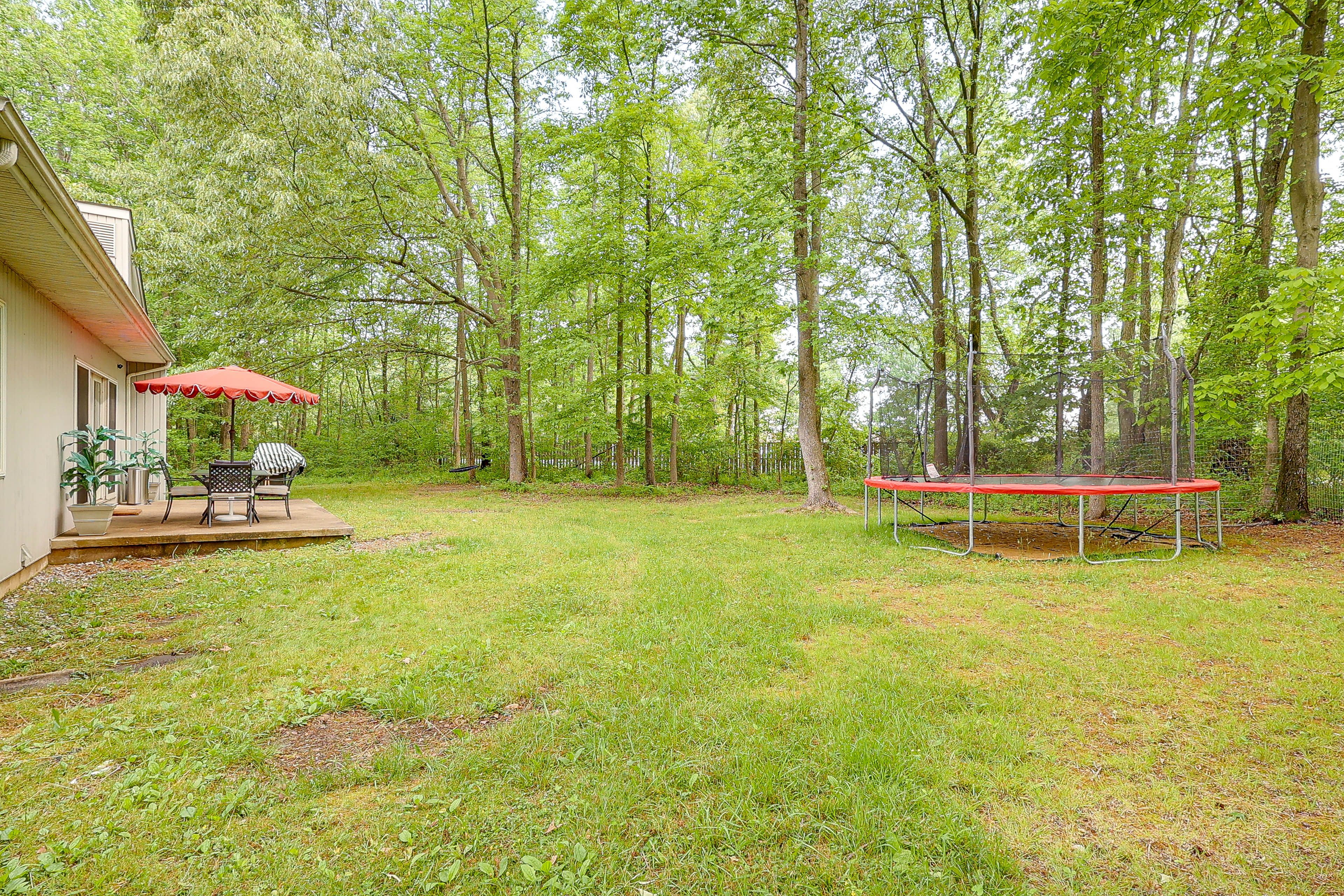 Private Yard | 4 External Security Cameras (Facing Out)
