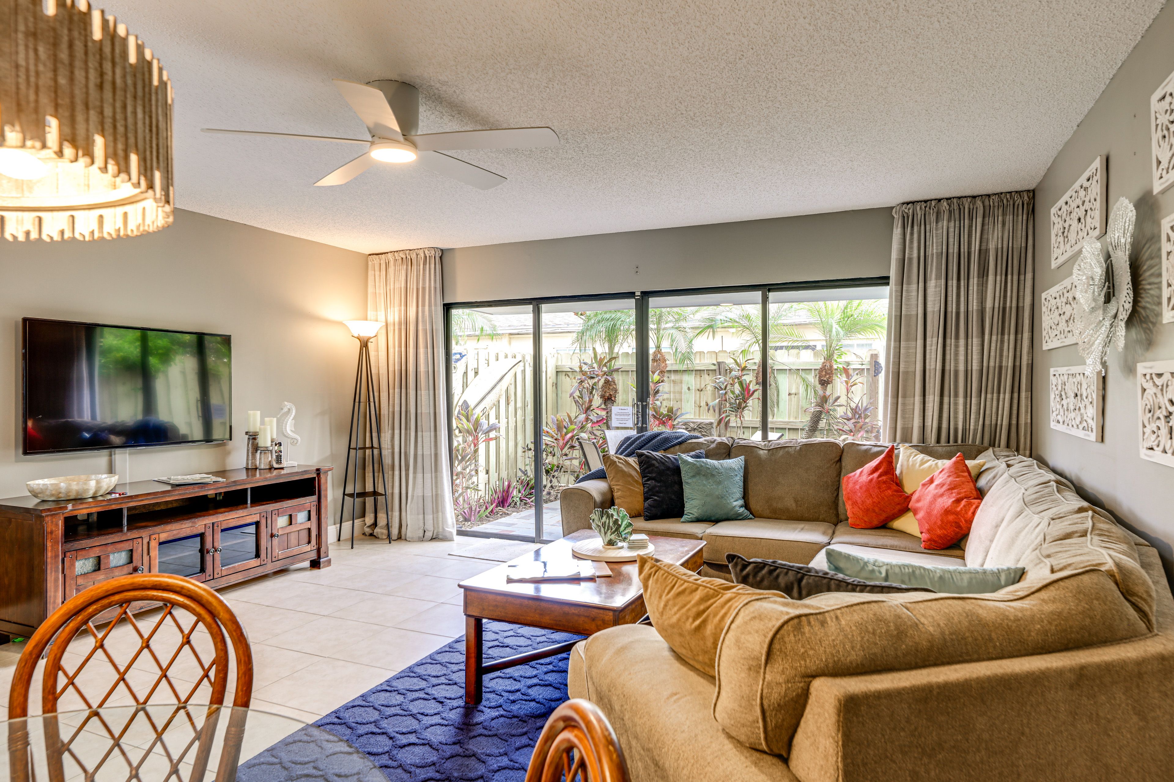 West Palm Beach Vacation Rental | 2BR | 2.5BA | 1,465 Sq Ft | Stairs Required