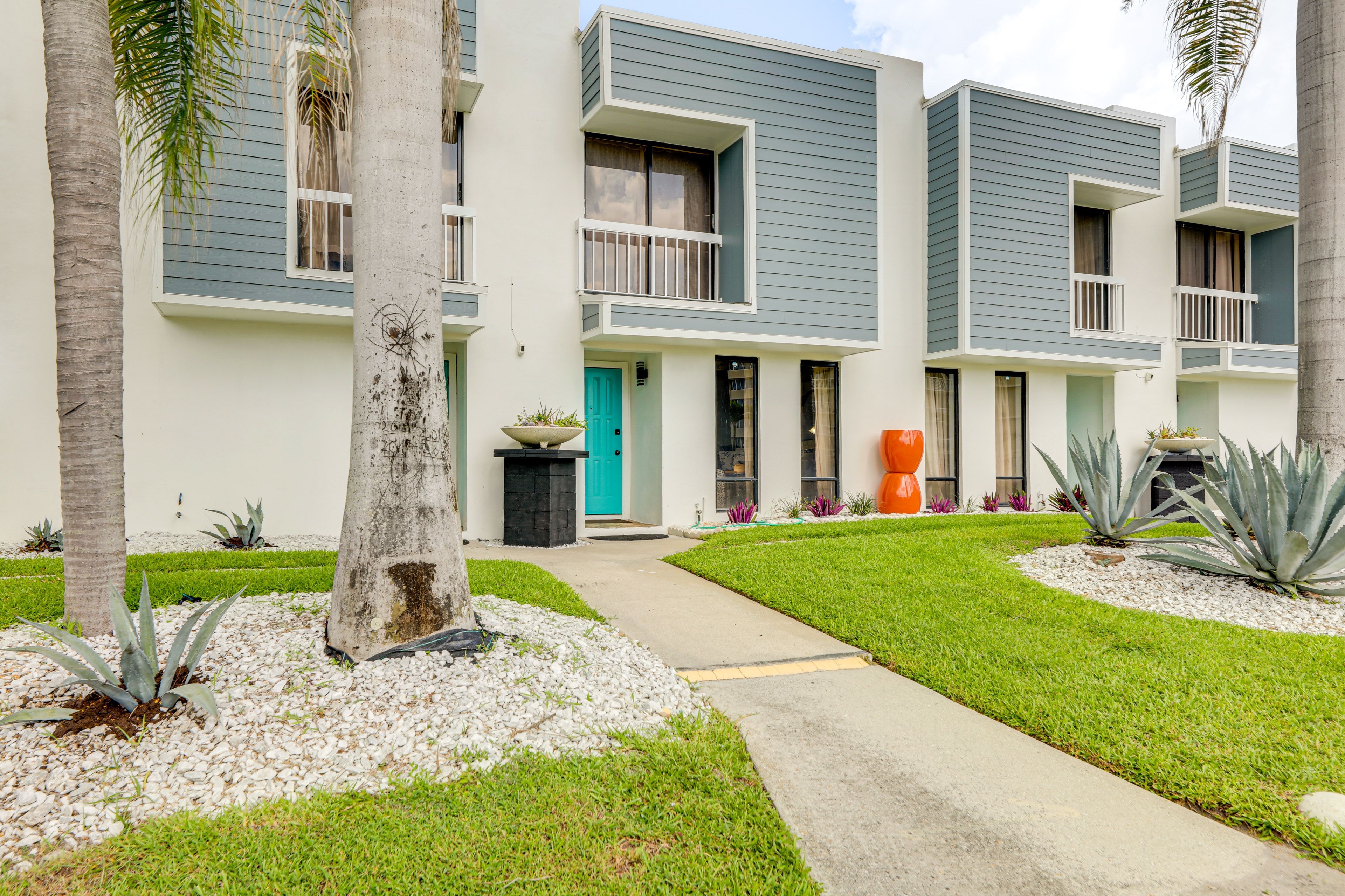 Exterior | 2-Story Condo | 3 Mi to Manatee Lagoon
