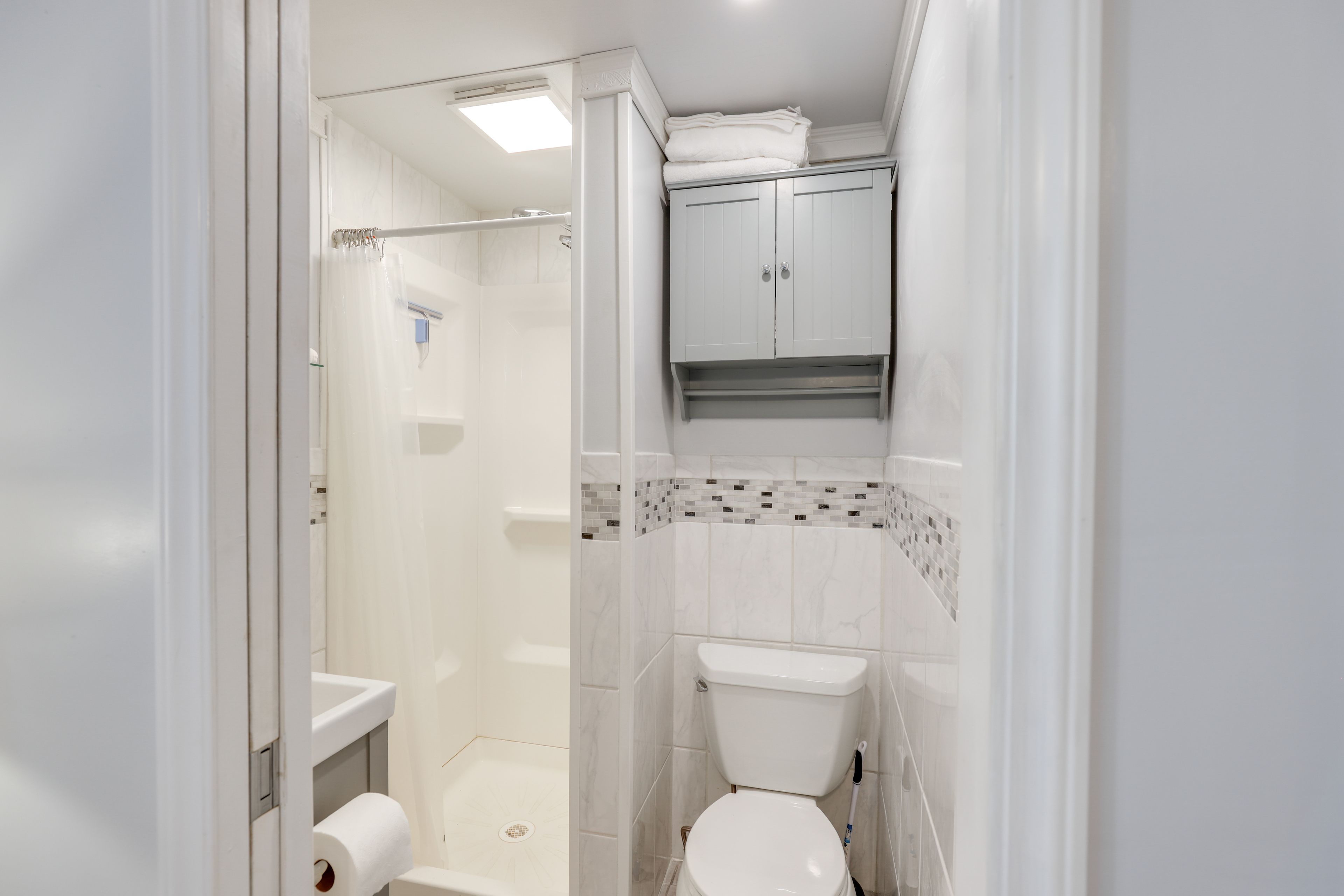 En-Suite Bathroom | Towels Provided | Complimentary Toiletries | Hair Dryer