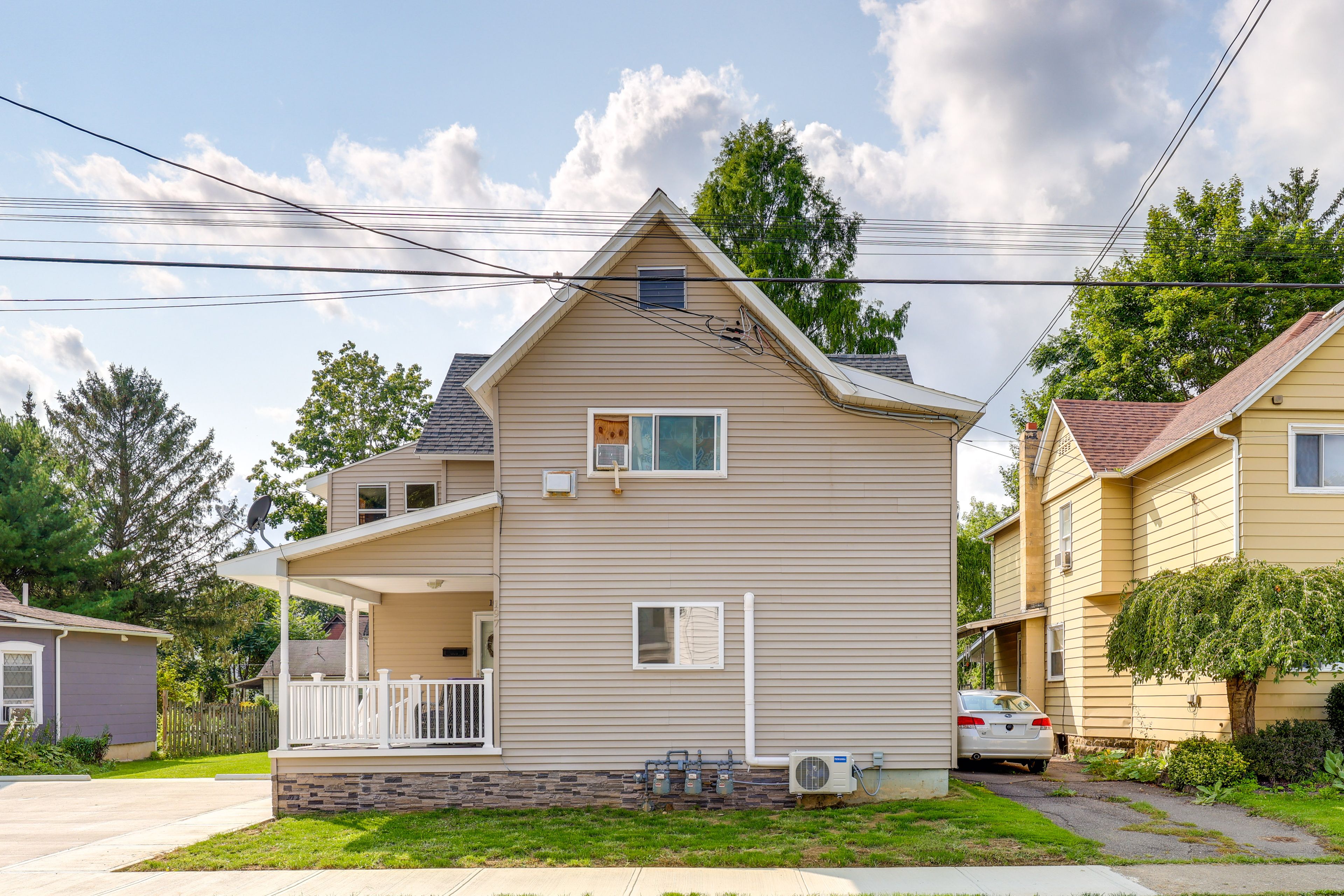 Parking | Driveway (1 Vehicle) | Street Parking (First-Come, First-Served)