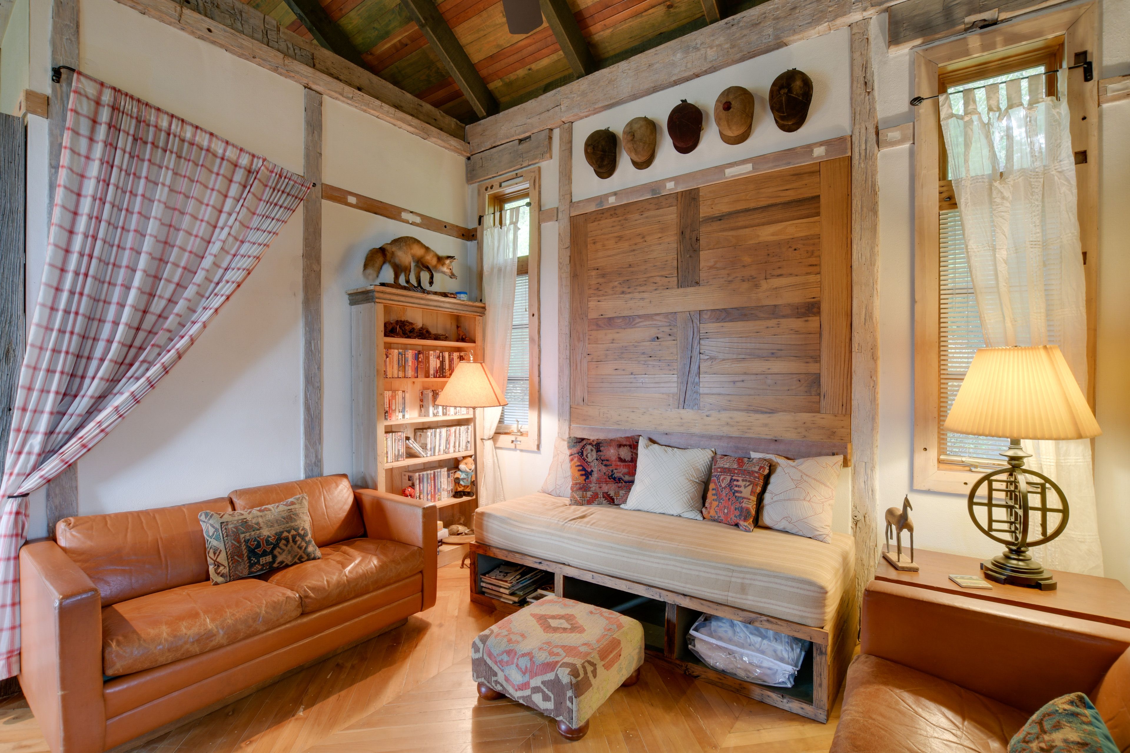 Living Room | Fireplace (Wood Provided)