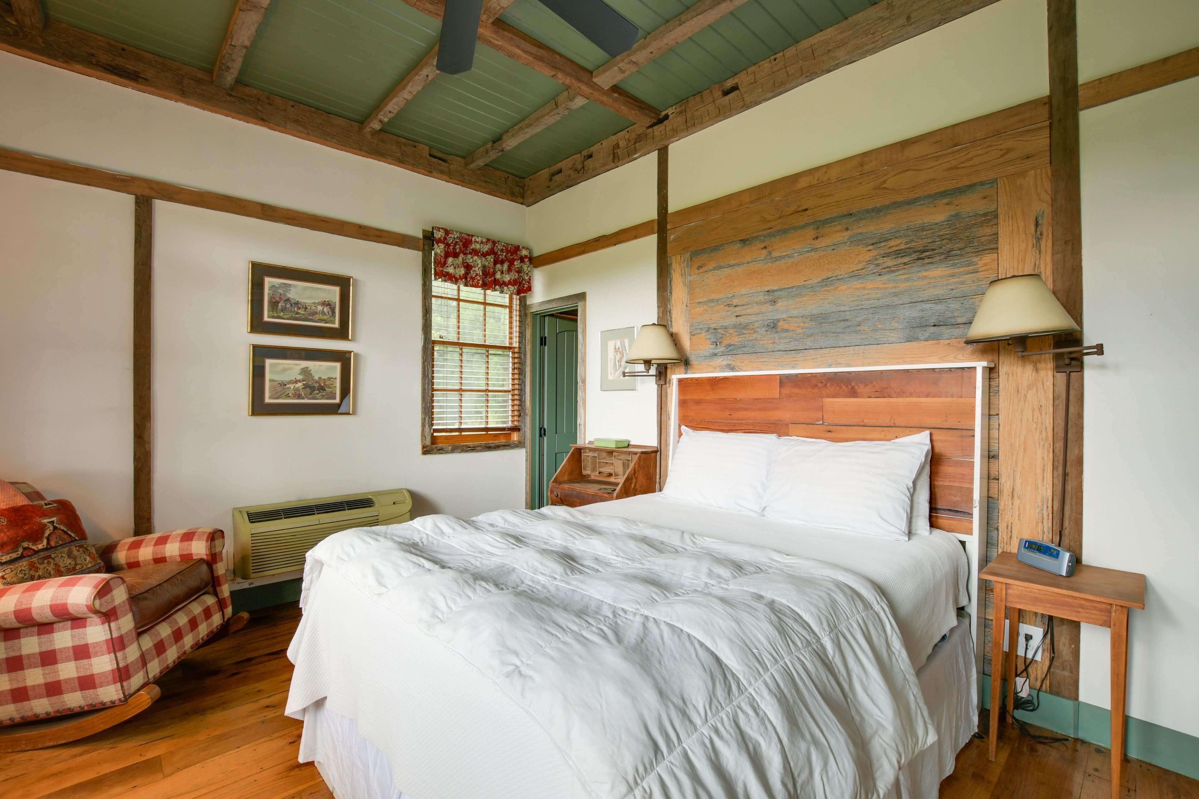Bedroom 1 | Queen Bed