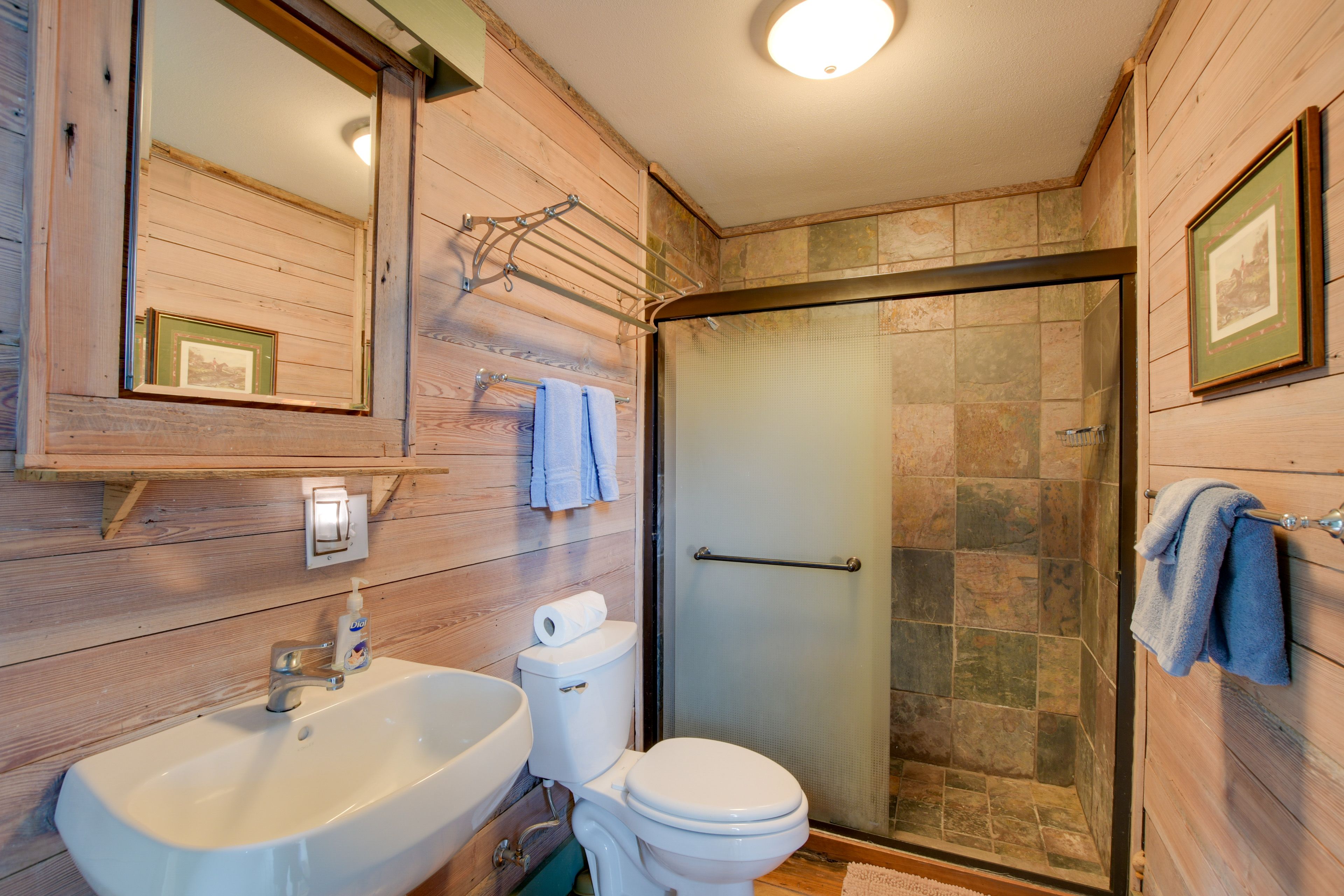 En-Suite Bathroom | Complimentary Toiletries | Towels Provided