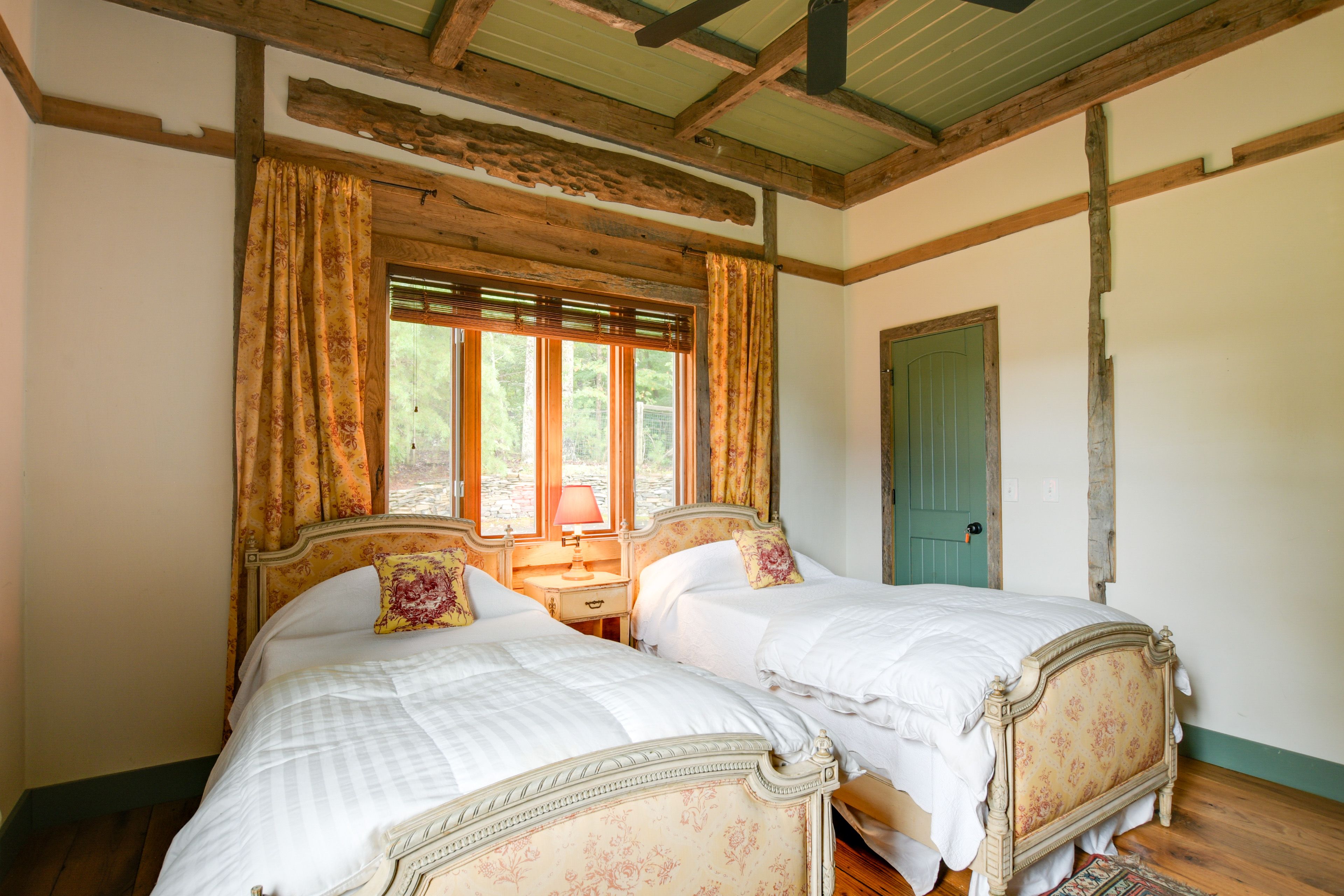 Bedroom 2 | 2 Twin Beds