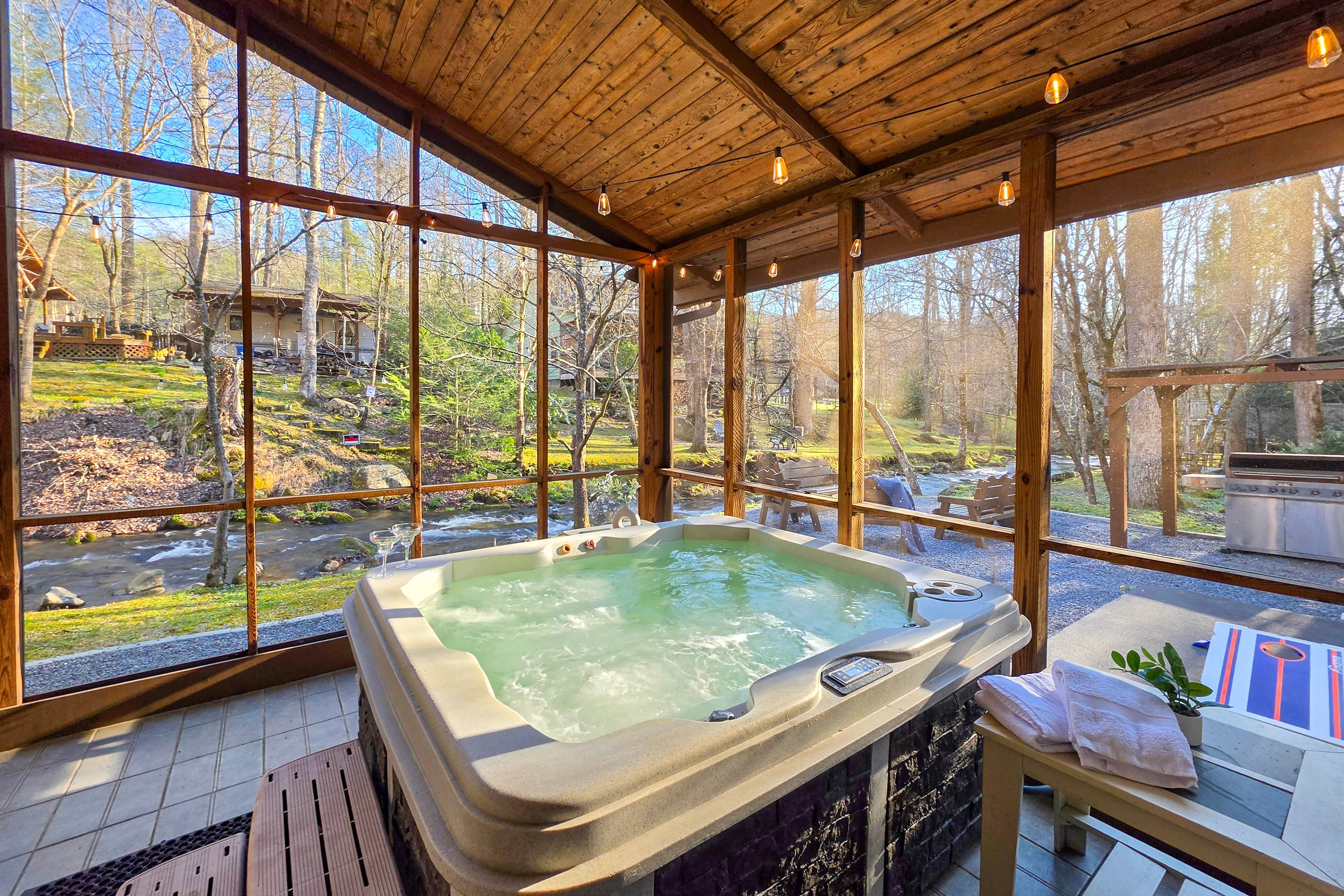 Gatlinburg Vacation Rental | 5BR | 3BA | 2,500 Sq Ft | Step-Free Access