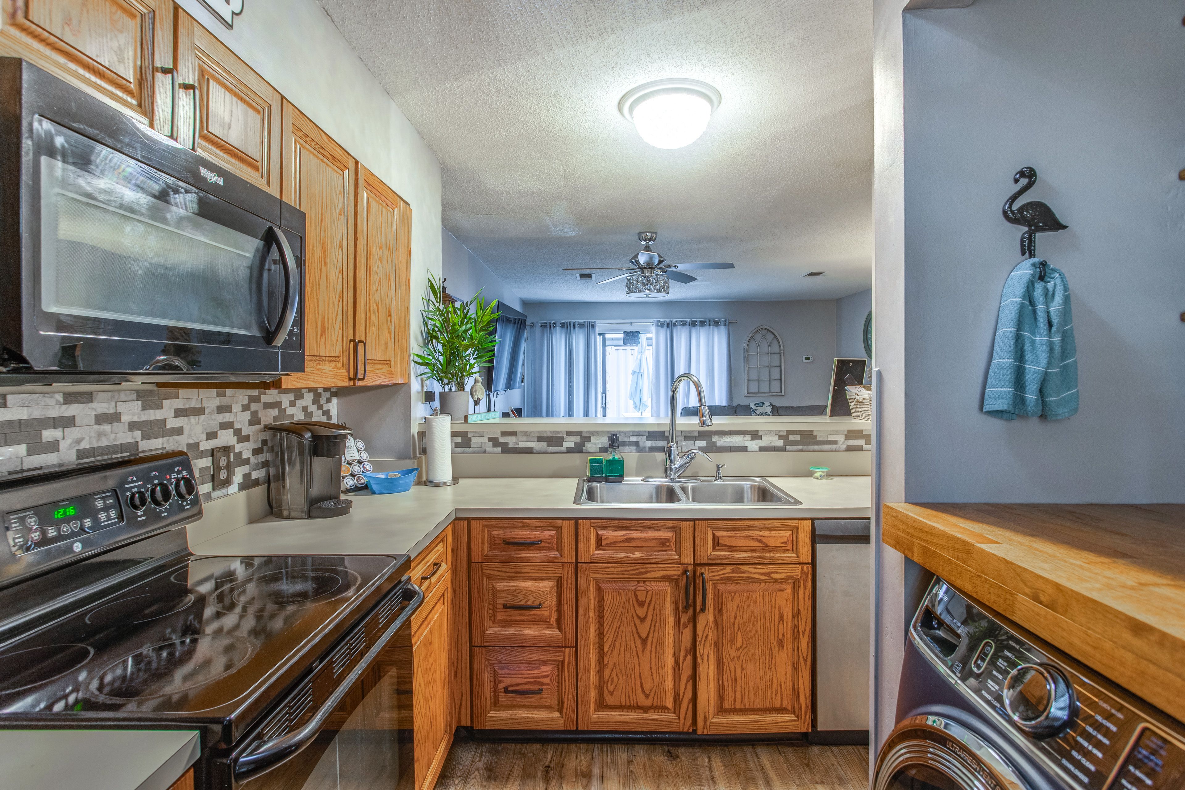 Full Kitchen | Dishwasher | Microwave | Electric Range | Fridge