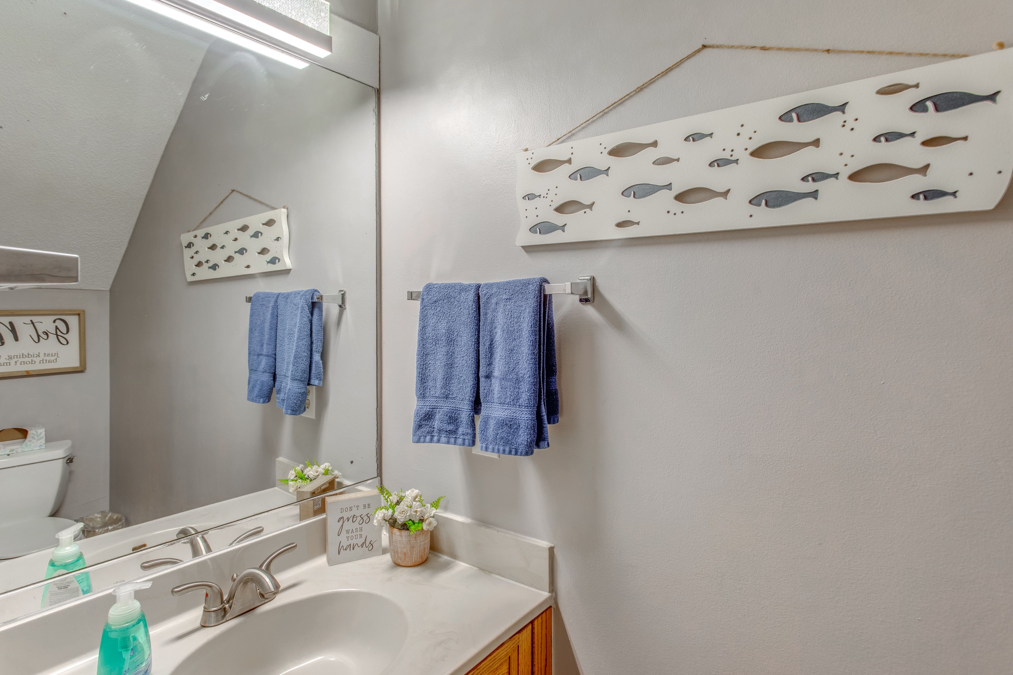 Half Bathroom | 1st Floor