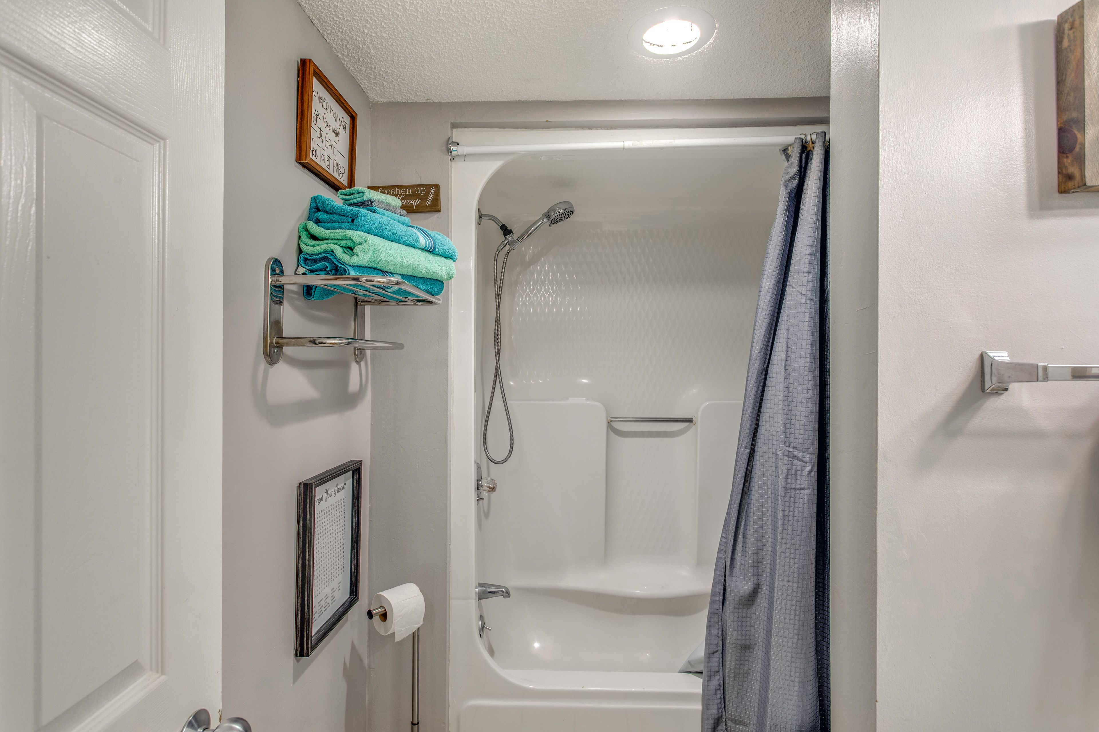 Full Bathroom | 2nd Floor