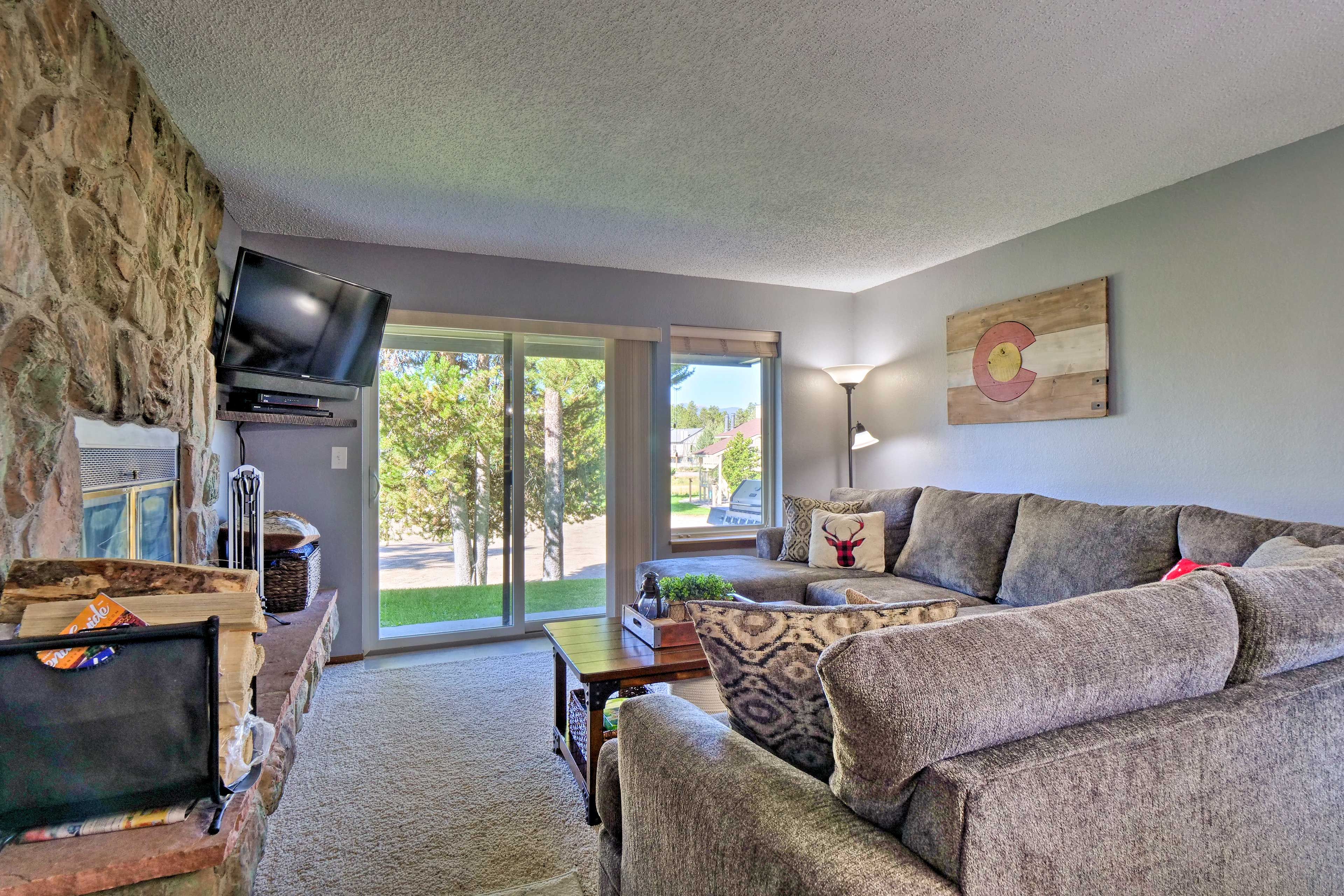 Living Room | Free WiFi | TV w/ Cable