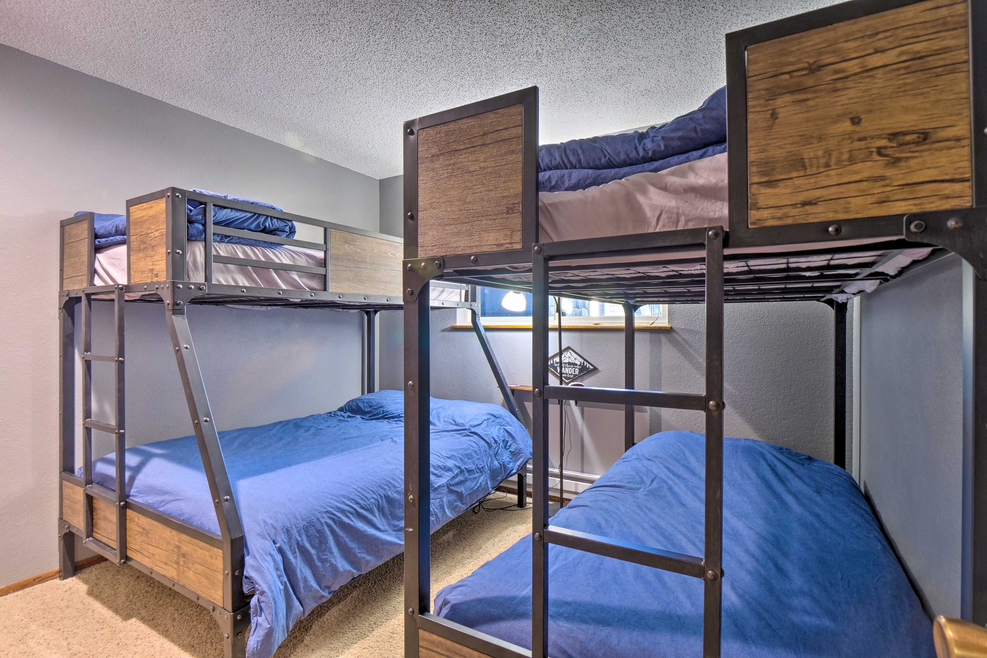 Bedroom 2 | Twin/Full Bunk Bed | Twin Bunk Bed