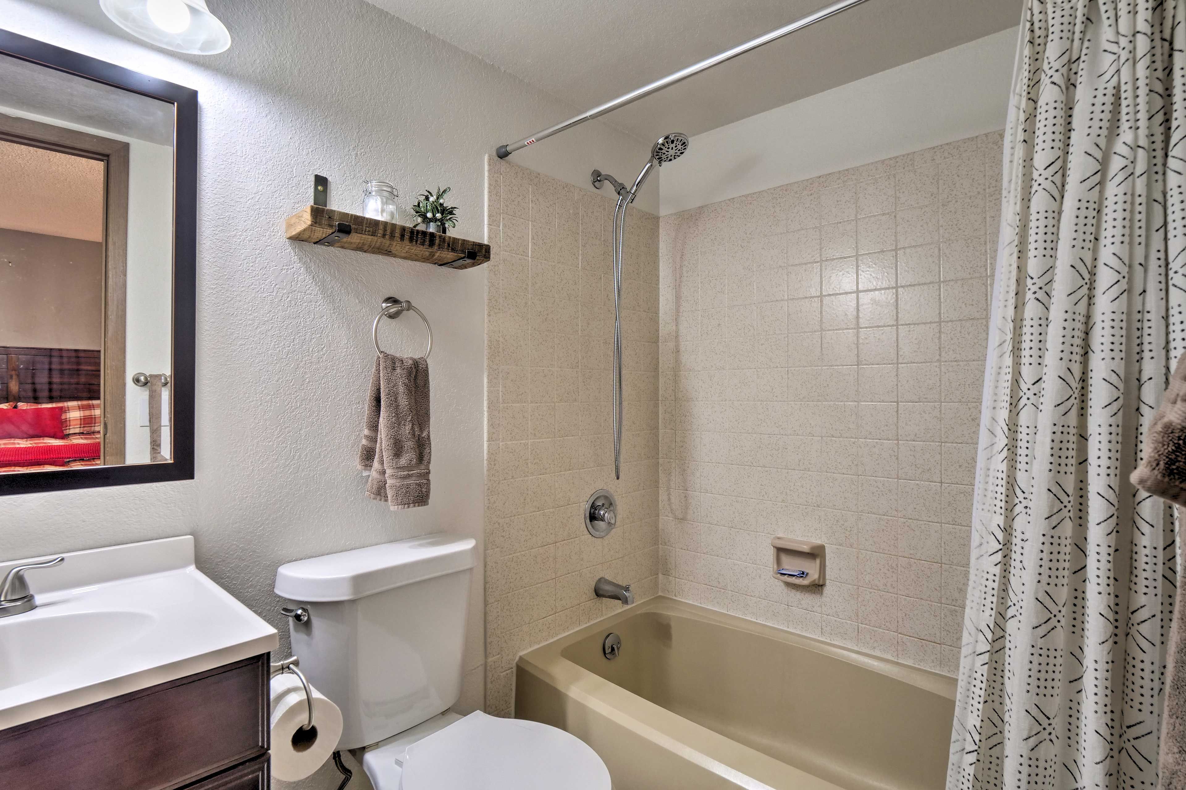 En-Suite Bathroom | Towels Provided | Hair Dryer