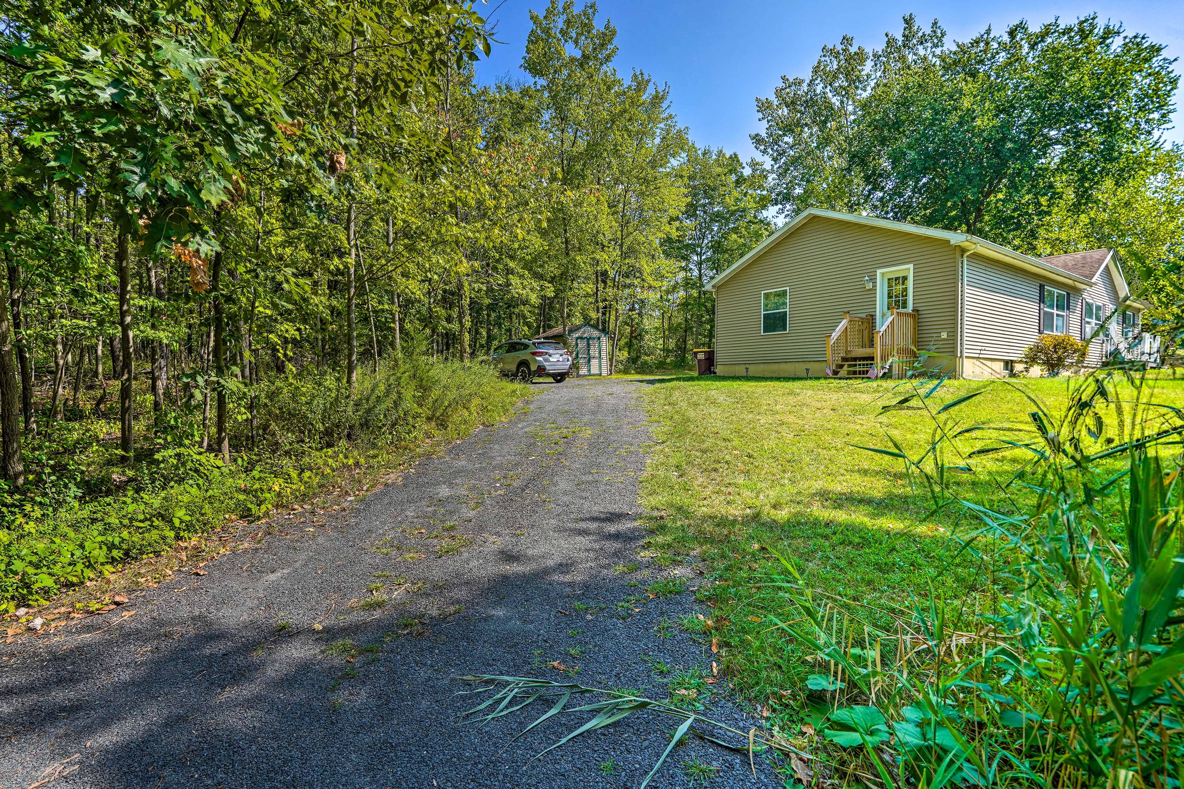 Exterior | Driveway (3 Vehicles)