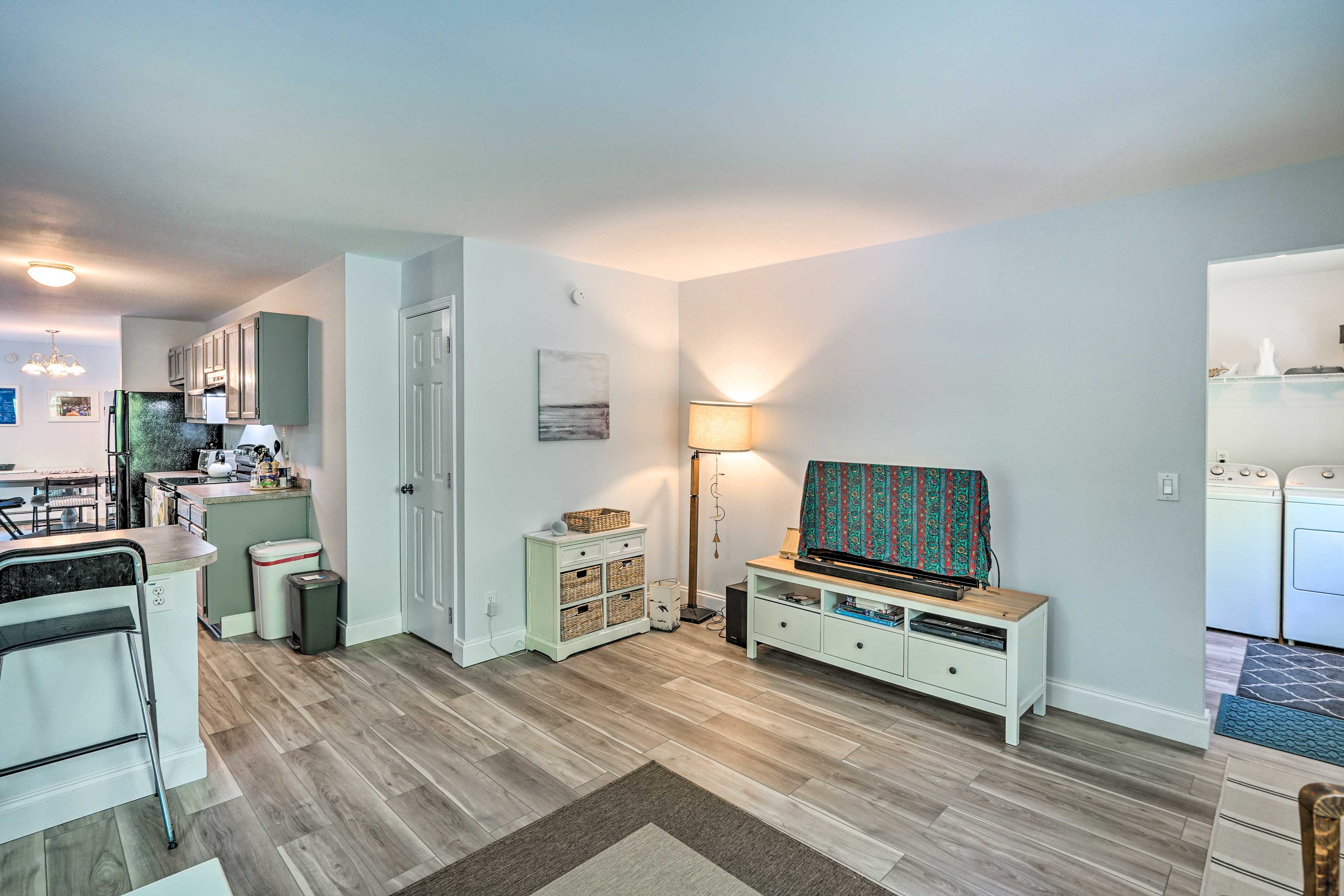 Den | Smart TV | Futon